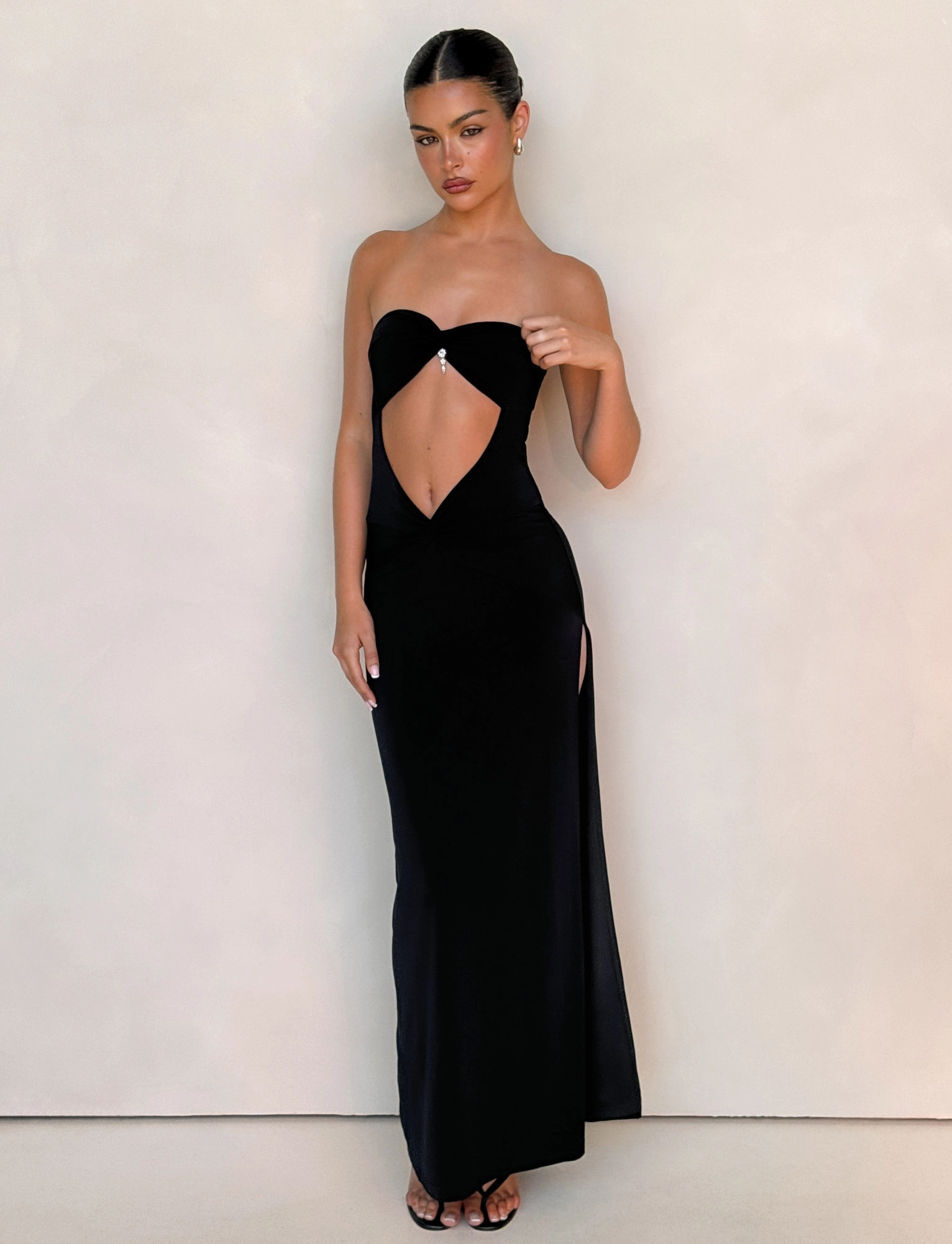 GRAZIA DRESS - BLACK Fitted Shape