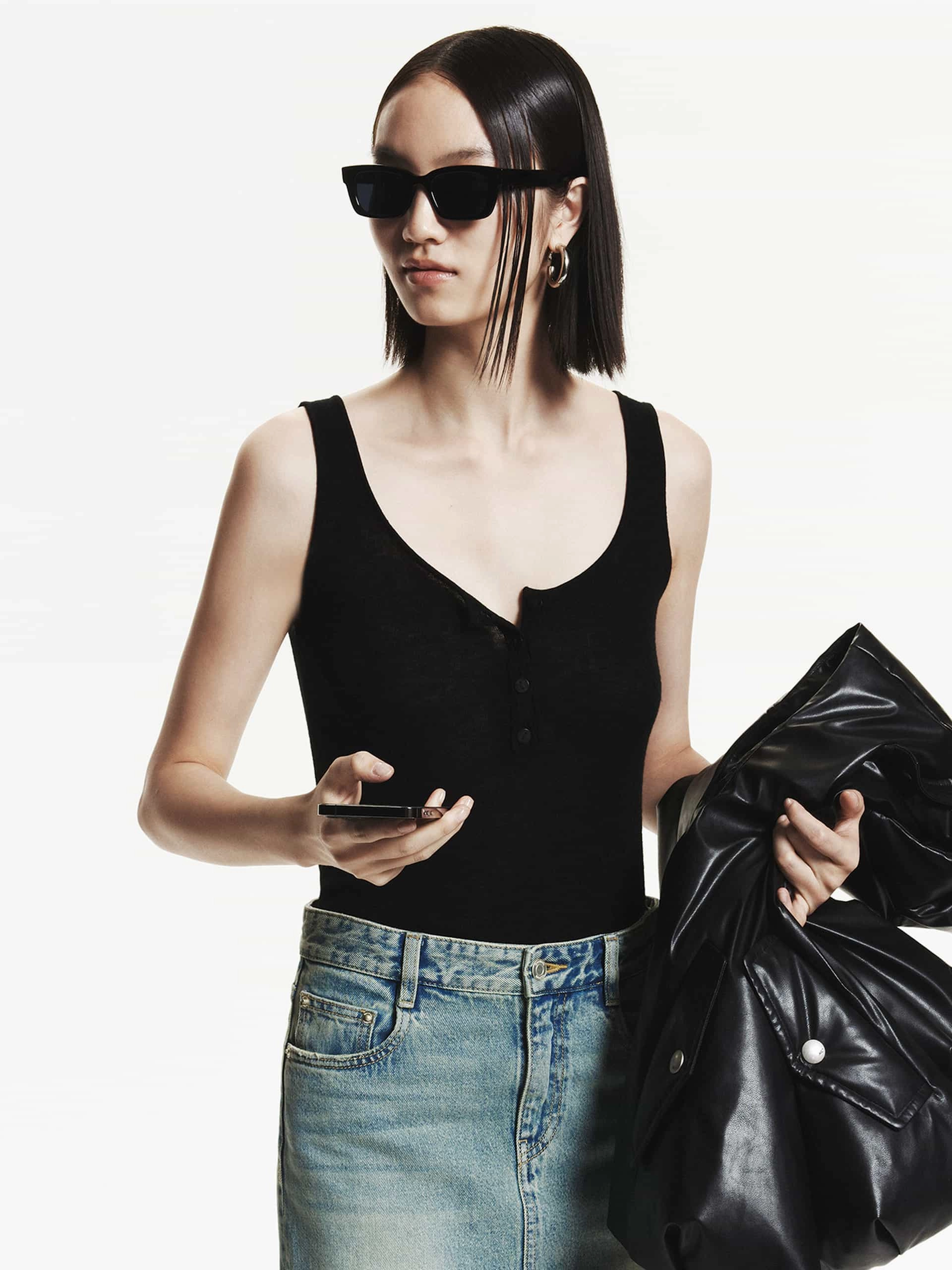 CollapsibleFrame FourWayStretchFabric Half Button Wool Tank