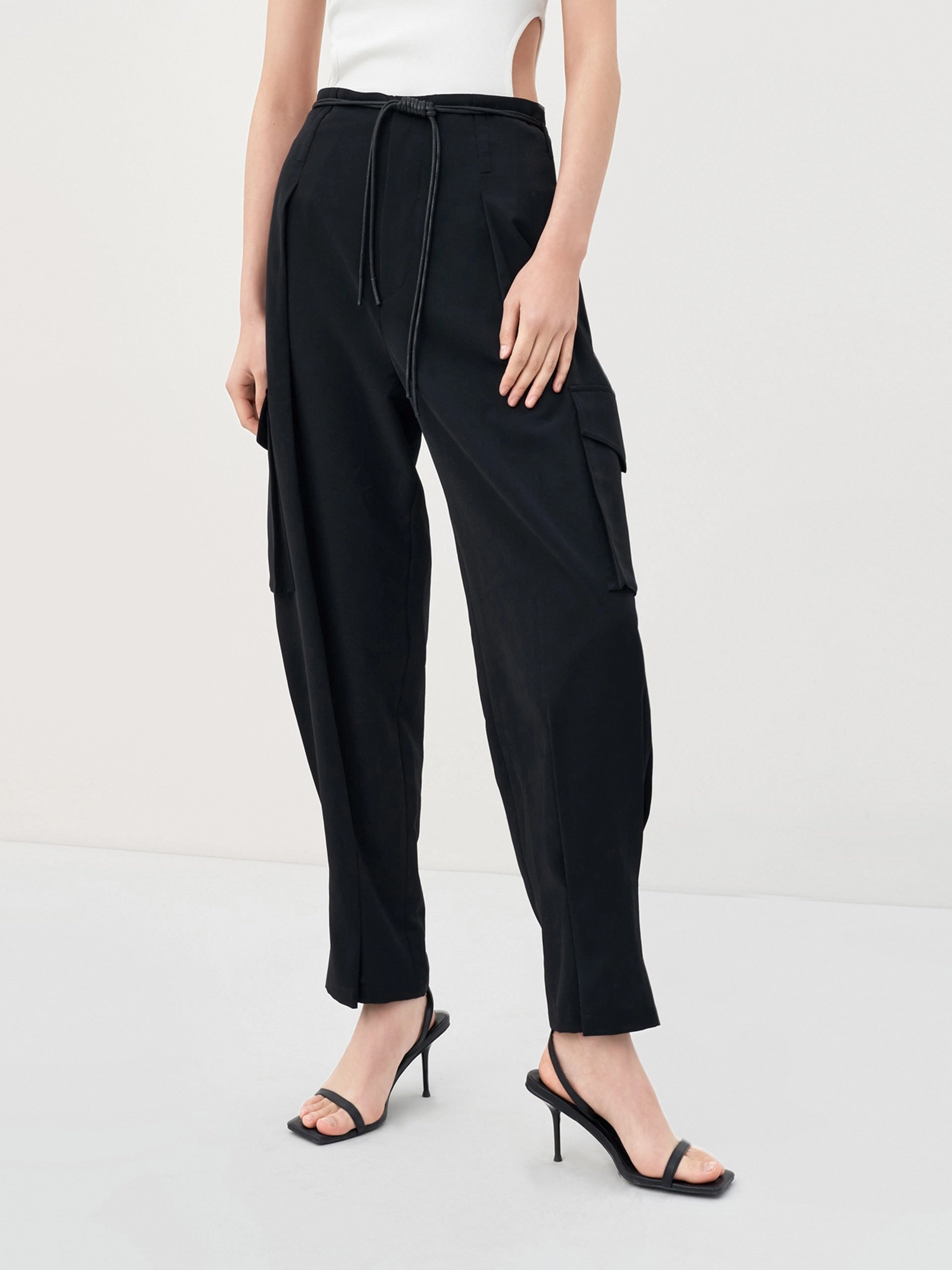 Form Fitting High Waist Tapered Cargo Pants