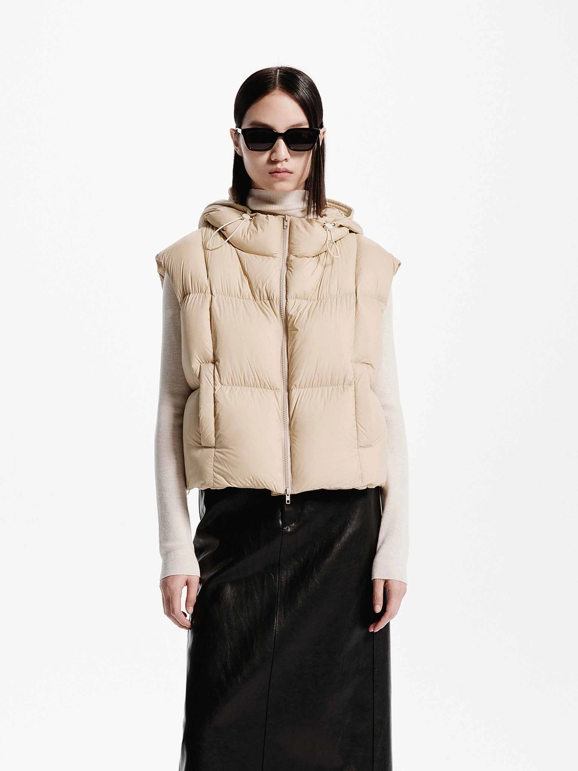 Travel Must Adjustable hood design Hooded Quilted Puffer Vest