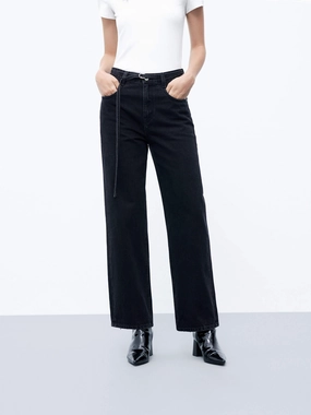 Include Belt Straight Jeans Clean Silhouette Neutral Outfit