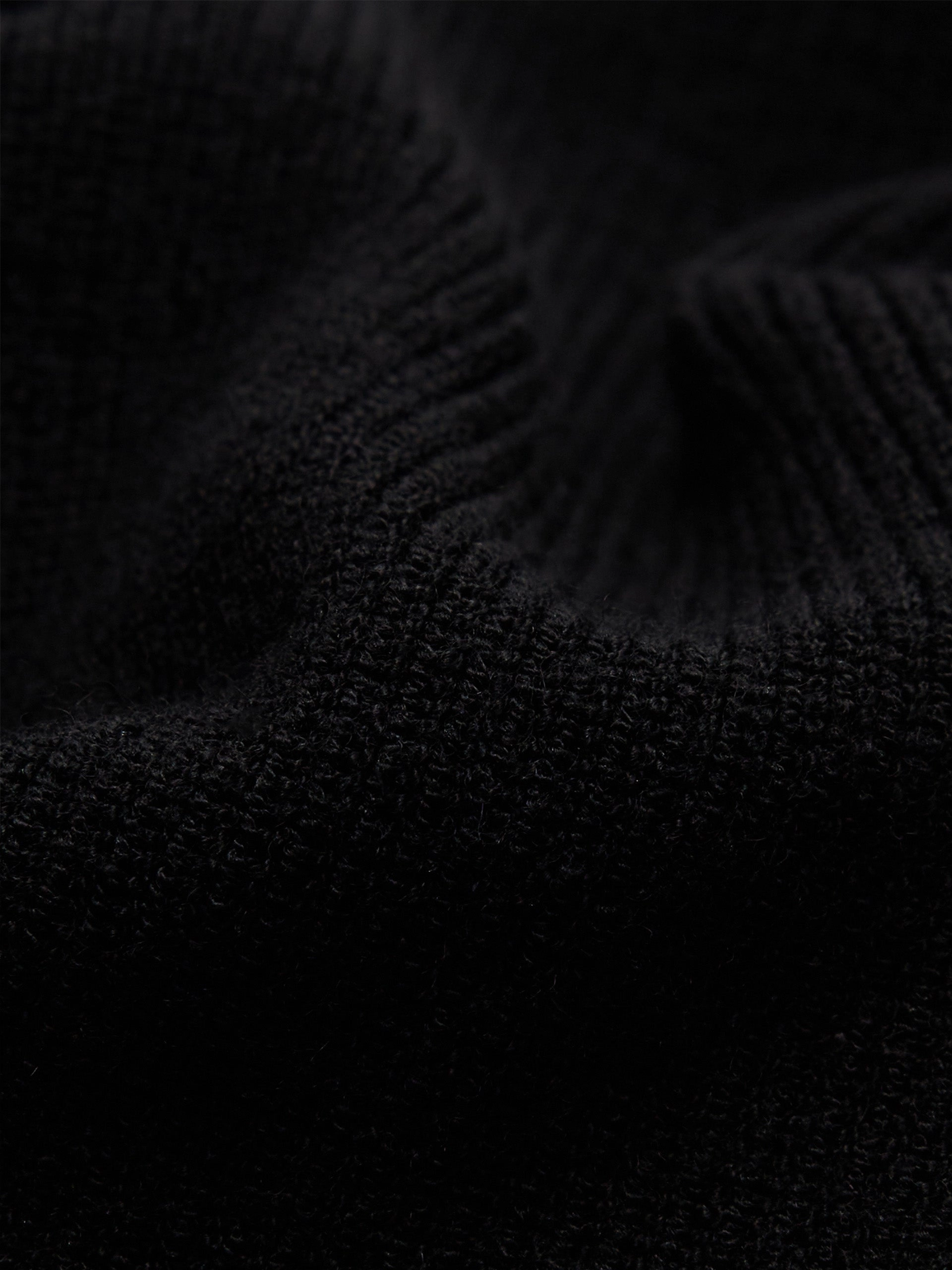 Breathable3DKnit Convertible Collar Contrast Placket Knitted Top