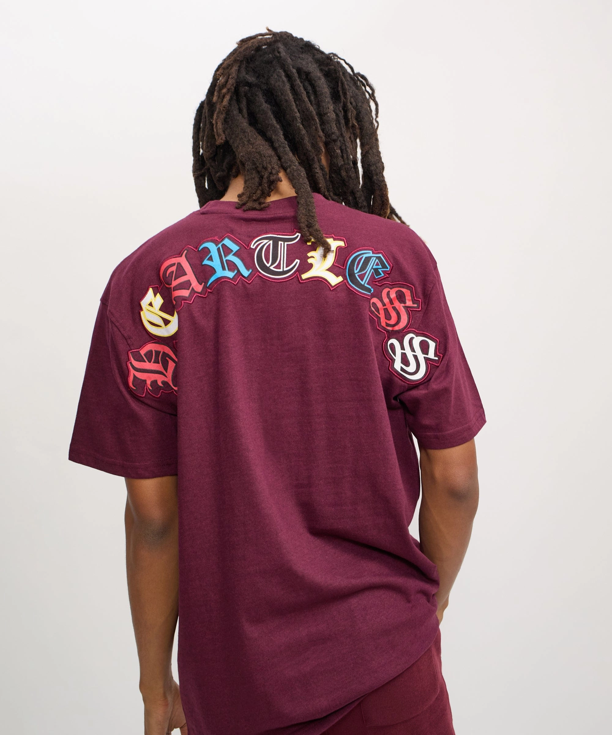 Easy to Wear Heartless Embroidered Short Sleeve Tee - Burgundy