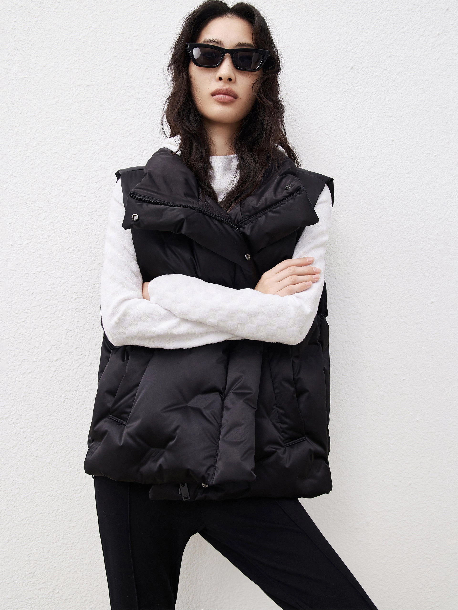Stretch Weave Fabric Quick Release Buckle Mechanism Pocketed Lapel Collar Down Vest