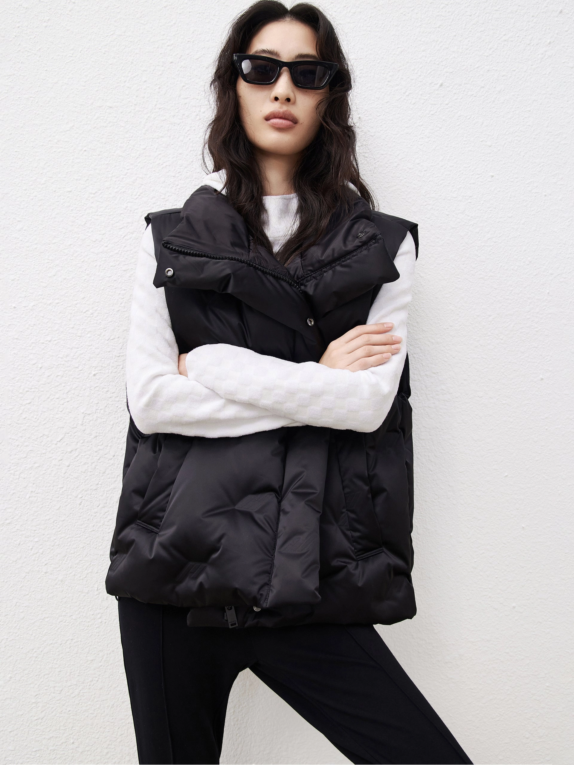 Pocketed Lapel Collar Down Vest Non Bulky Insulation Tech Double Layered Fabric