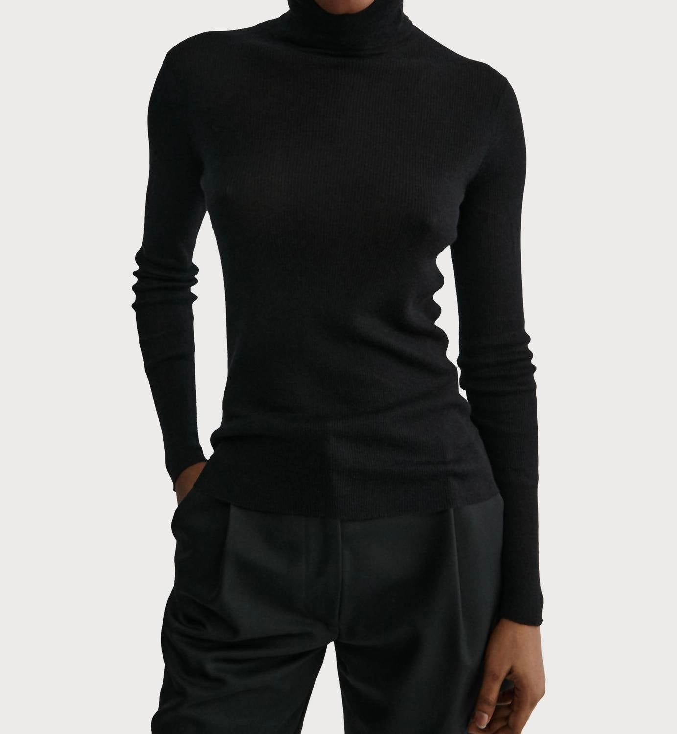 Lehto Turtleneck Sweater In Black Easy Fit