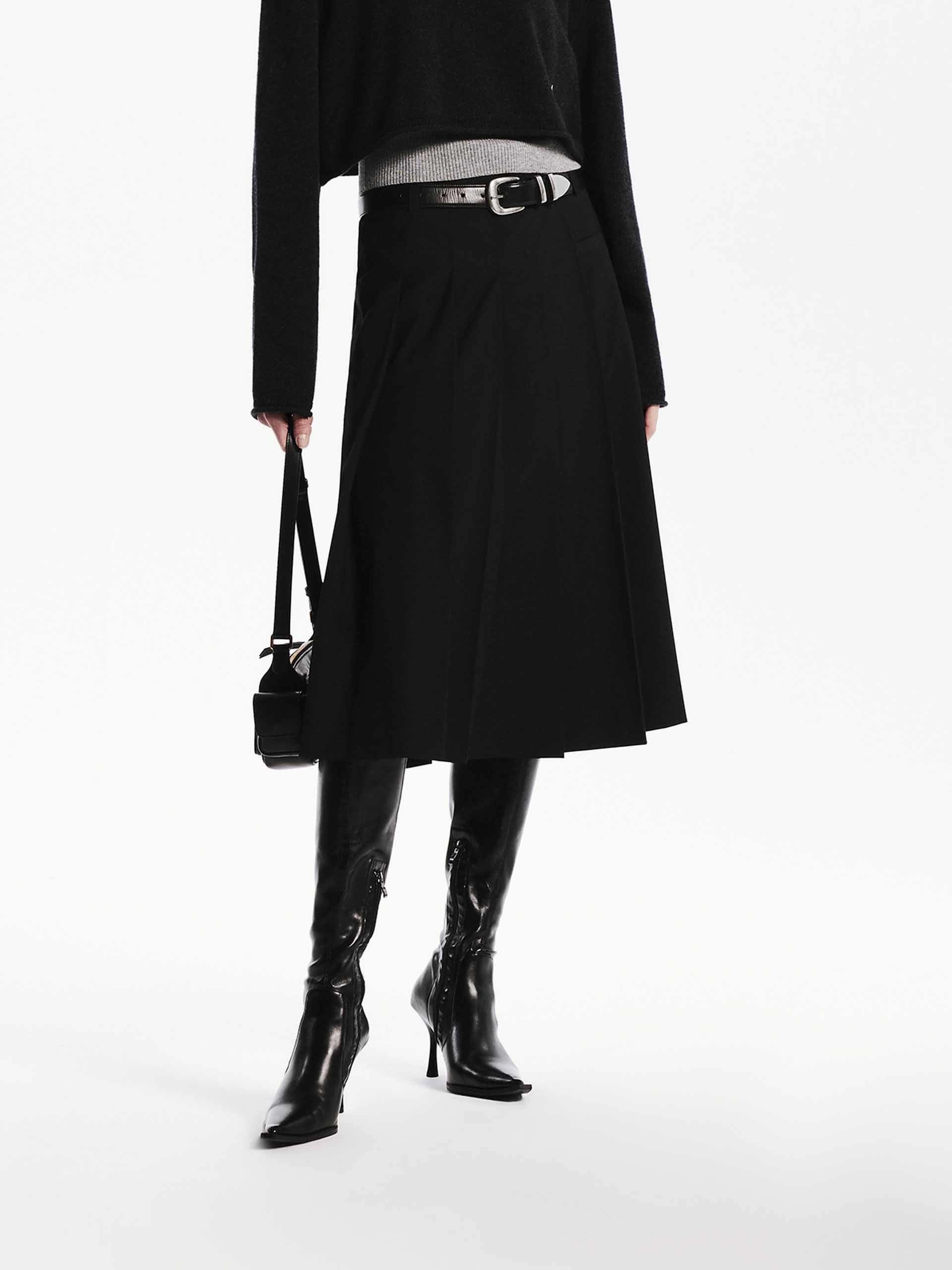 Mid Length Pleated Skirt Roll-up style Flexible Knee Articulation