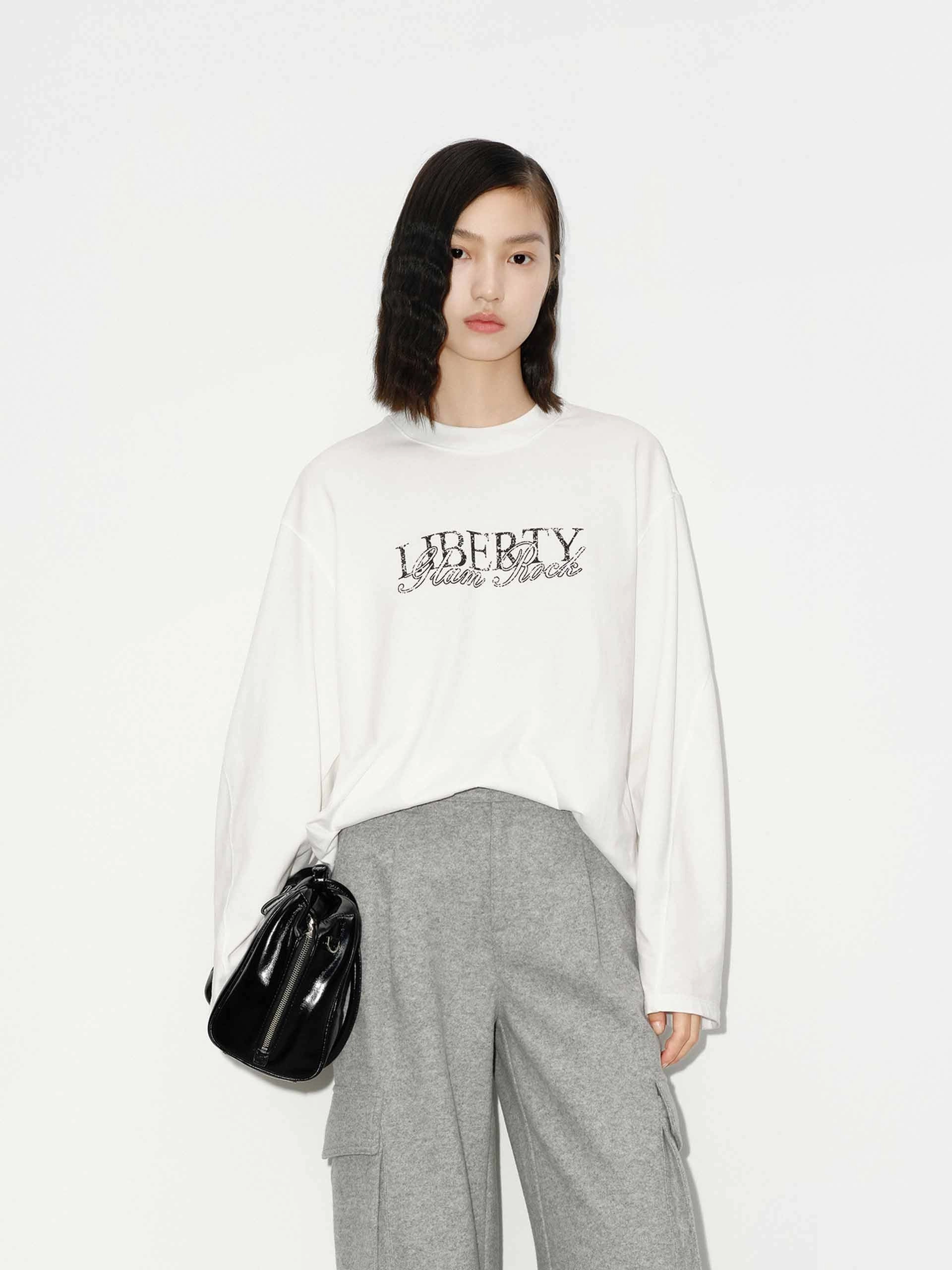 Fun and Comfortable Casual Outfit Loose Front Letter T-shirt