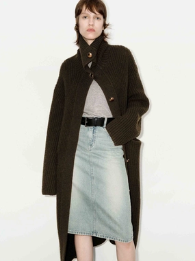 Metal Button Long Cardigan Flowing Design Everyday Comfort Fit