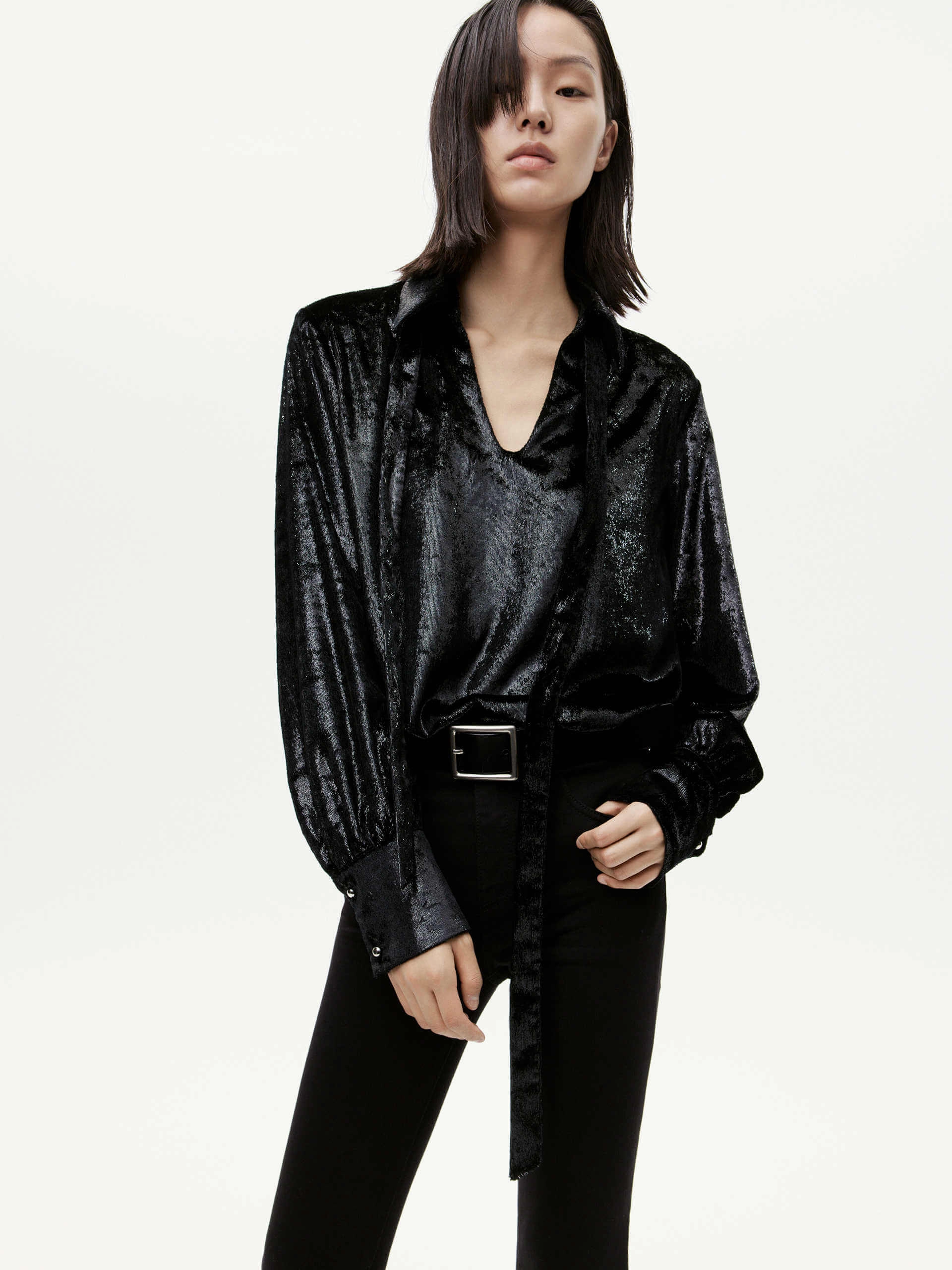 Metallic Jacquard Tie Shirt LowProfileZipperSystem VNeckline