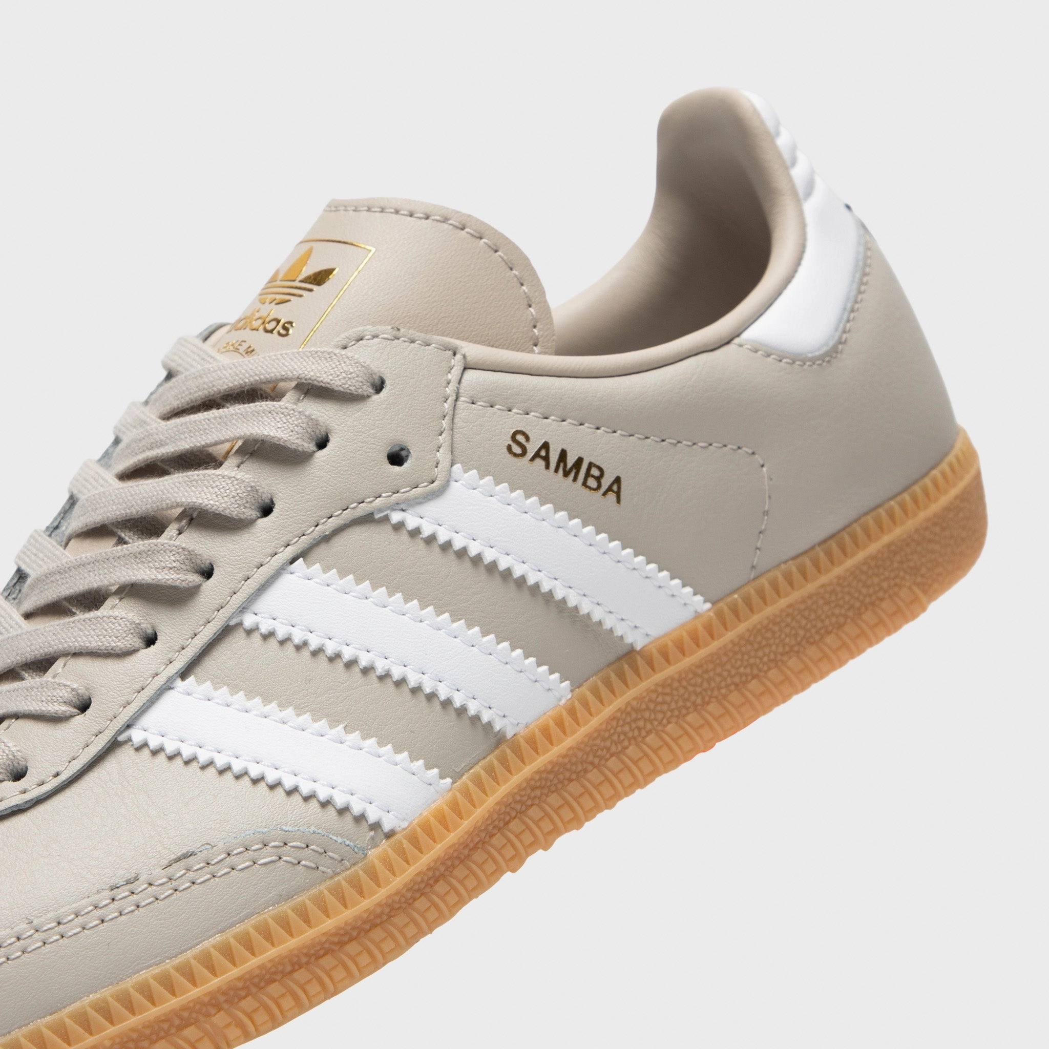 adidas Juniors' Samba OG Wonder Alumina / White - Gum Hydraulic Heel Cushioning Streamlined grip
