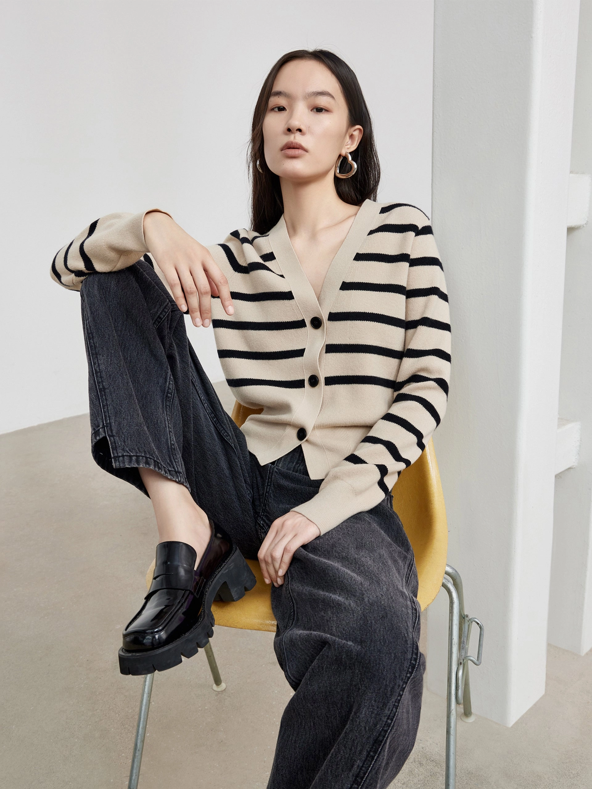 ClassicCrewNeck YarnDyedFabric Wool Striped Knit Cardigan