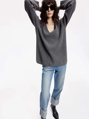 Active Tee Comfy Fit Deep V-neck Wool Sweater