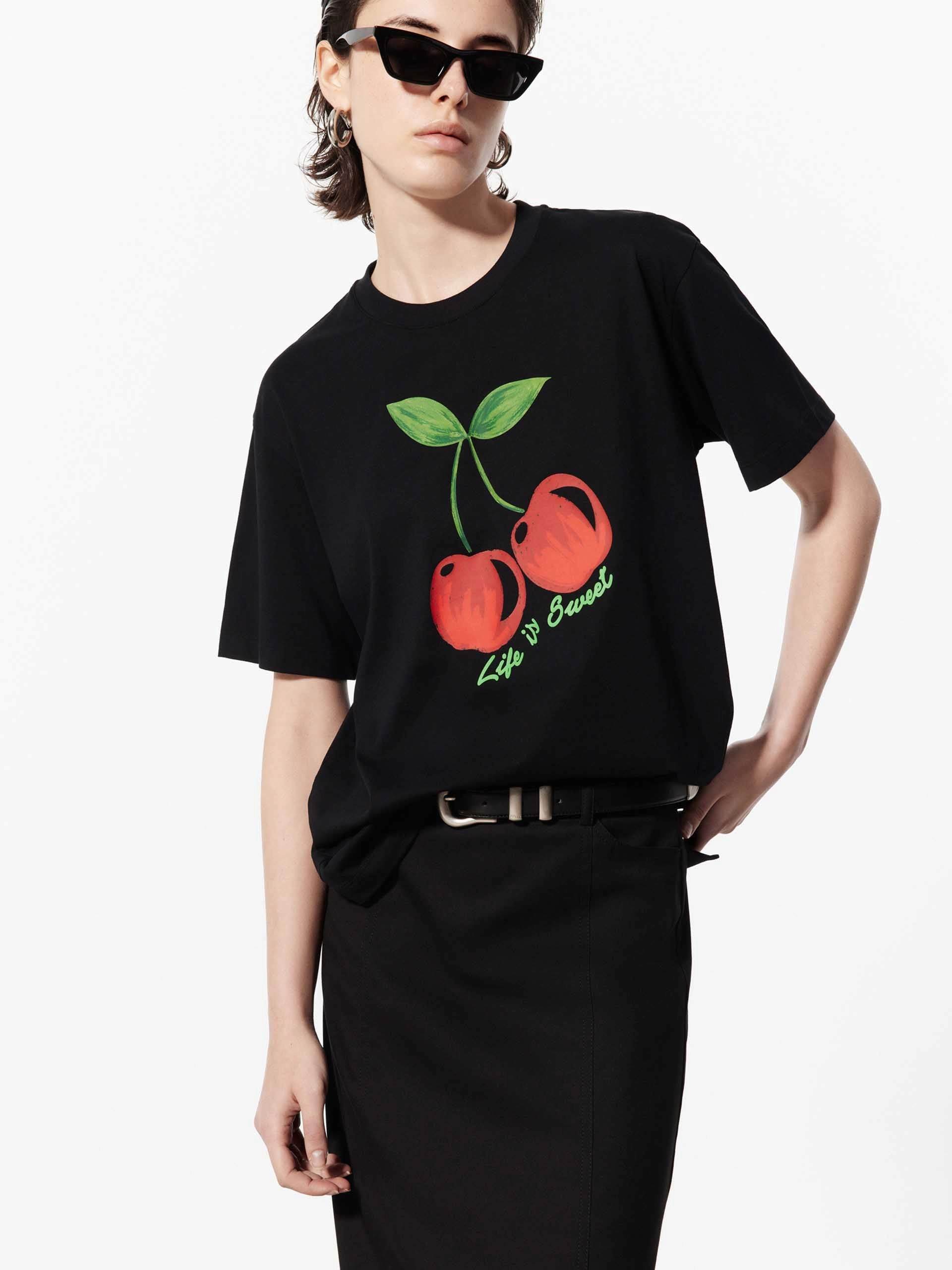 Bold Design Versatile Design Cotton Cherry Graphic T-Shirt