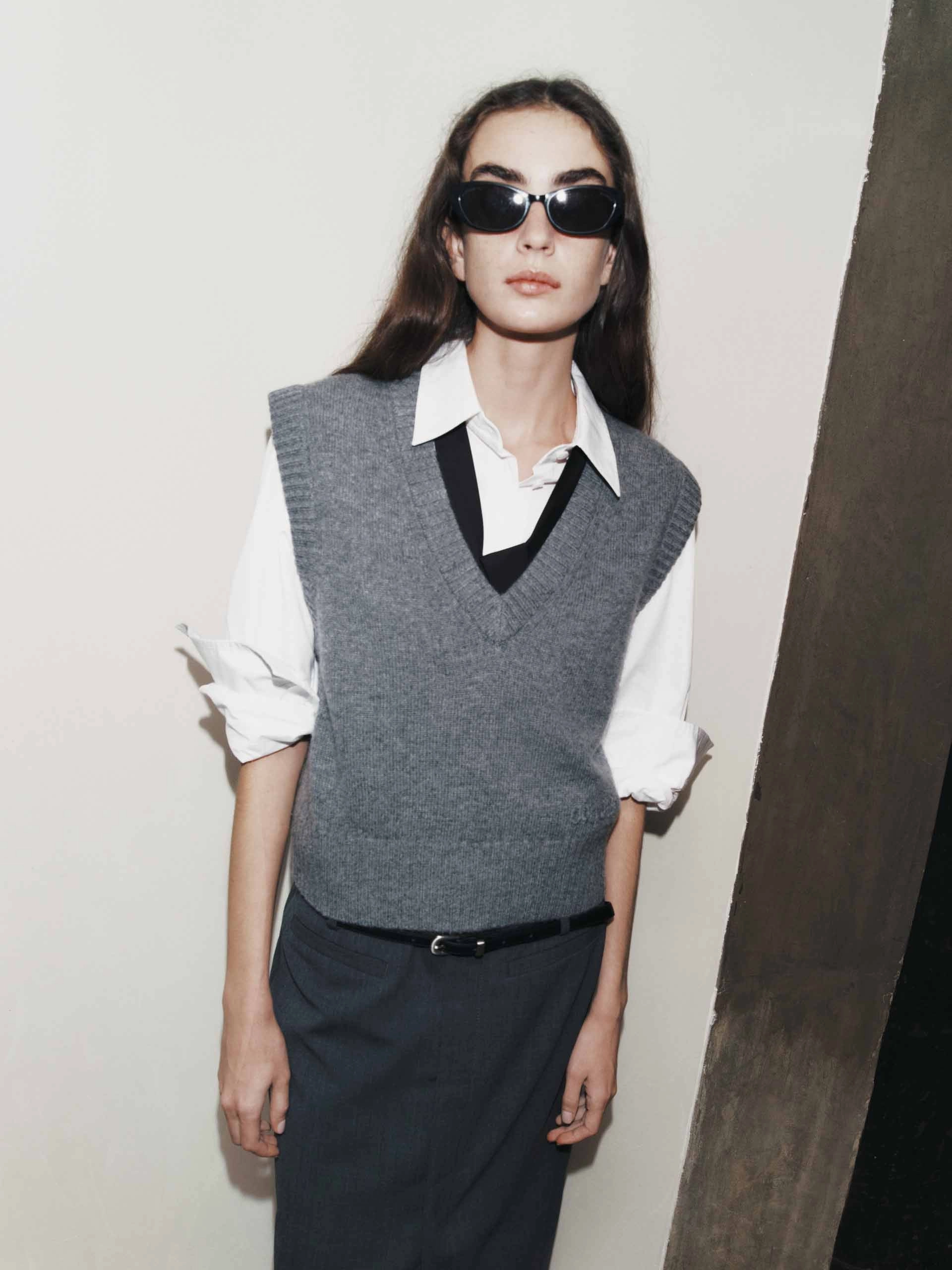 Ribbed Trim Knit Vest Flexible Ribbing