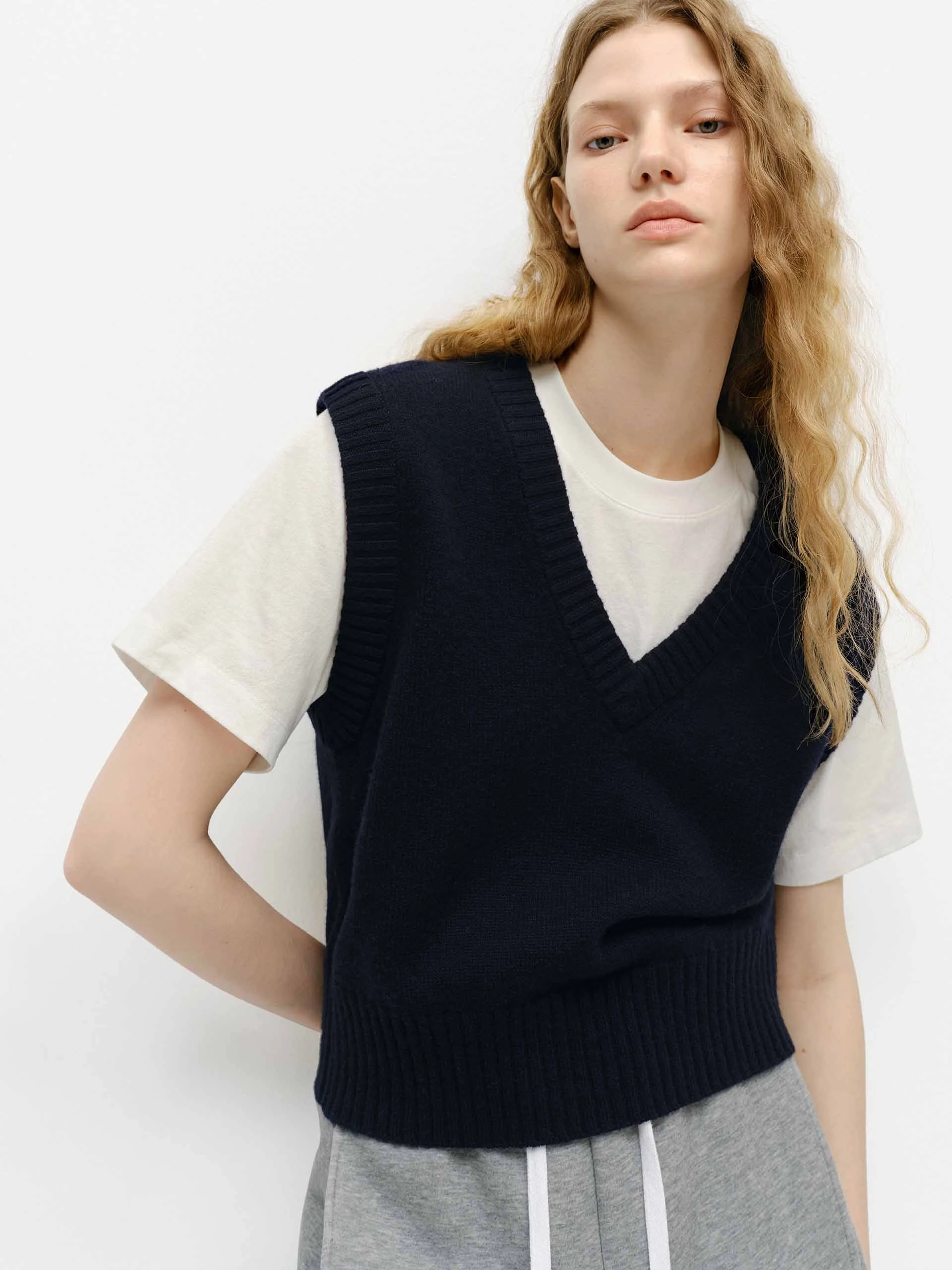 Ribbed Trim Knit Vest AllSeason Wearability Durable Interlock Stitch