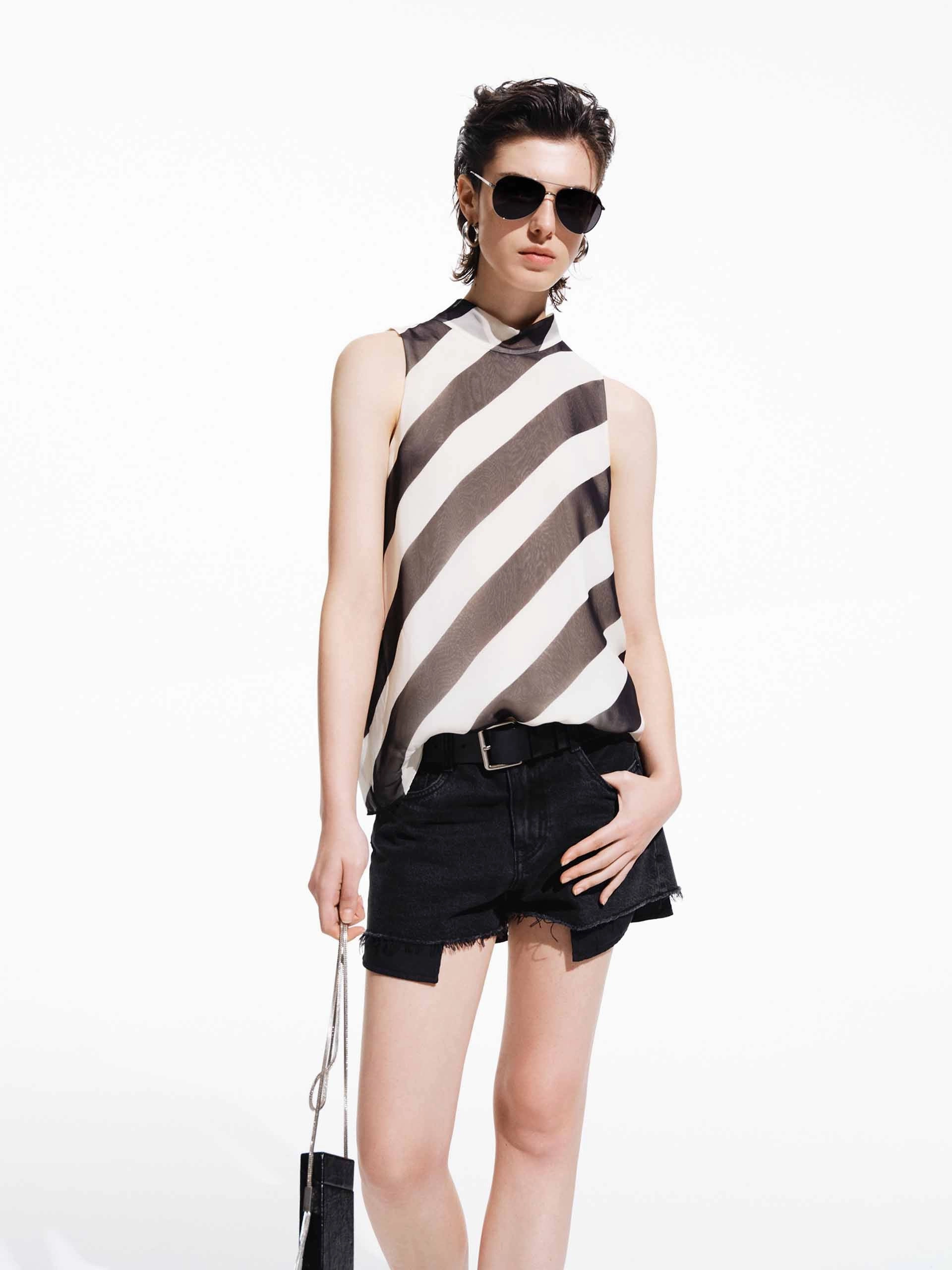 Thermochromic Color Shift Tech FlexibleNeckline Silk Blend Sleeveless Top