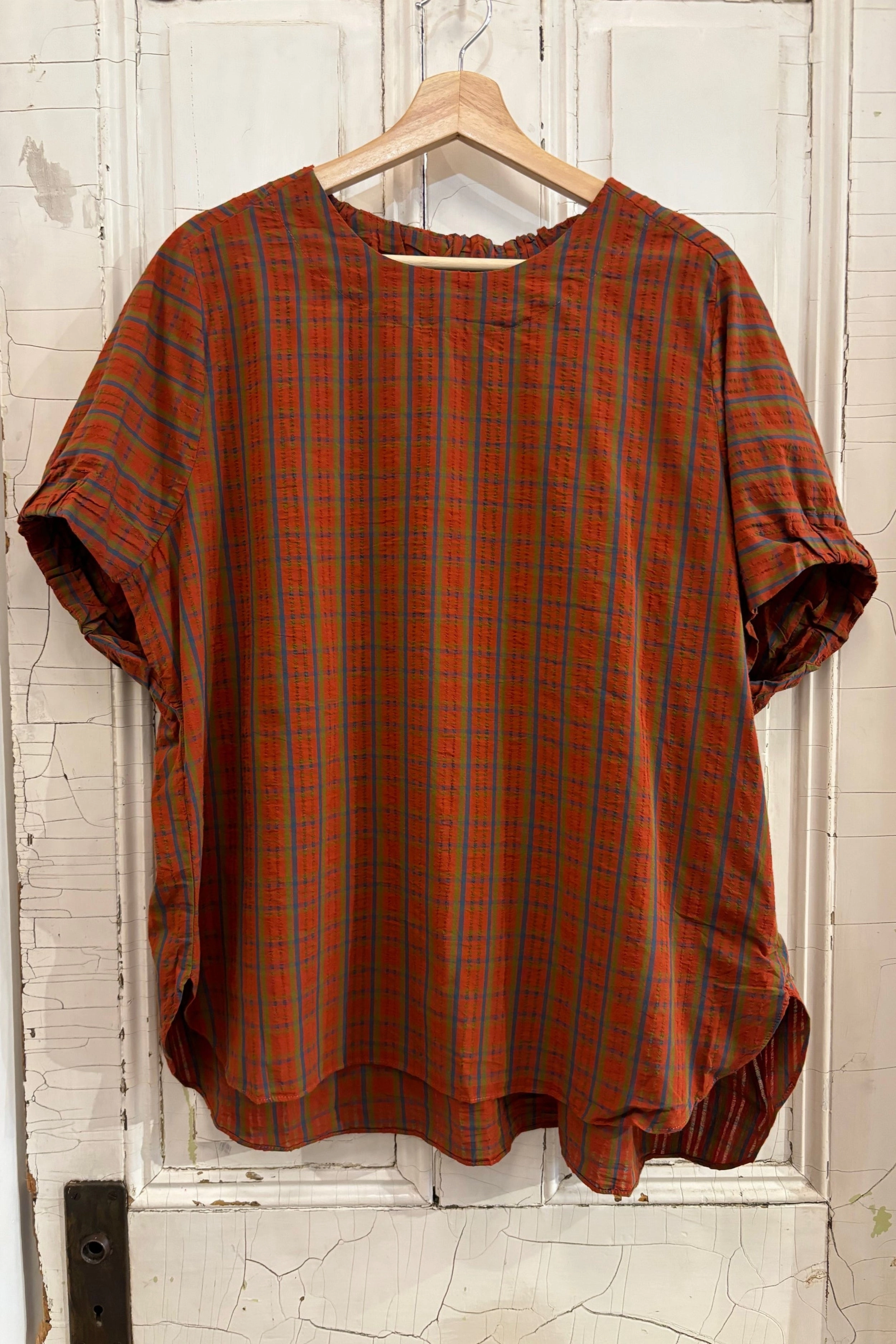 VentilatedArmholes Convertible Neckline Lacy Plaid Top