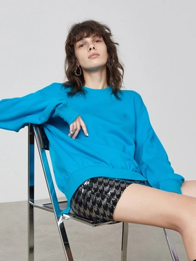 Cut Back Slit Cotton Sweatshirt Seamless construction