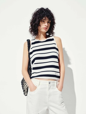 Sandwich Mesh Panel Structure Round Neck Sleeveless Knit Top