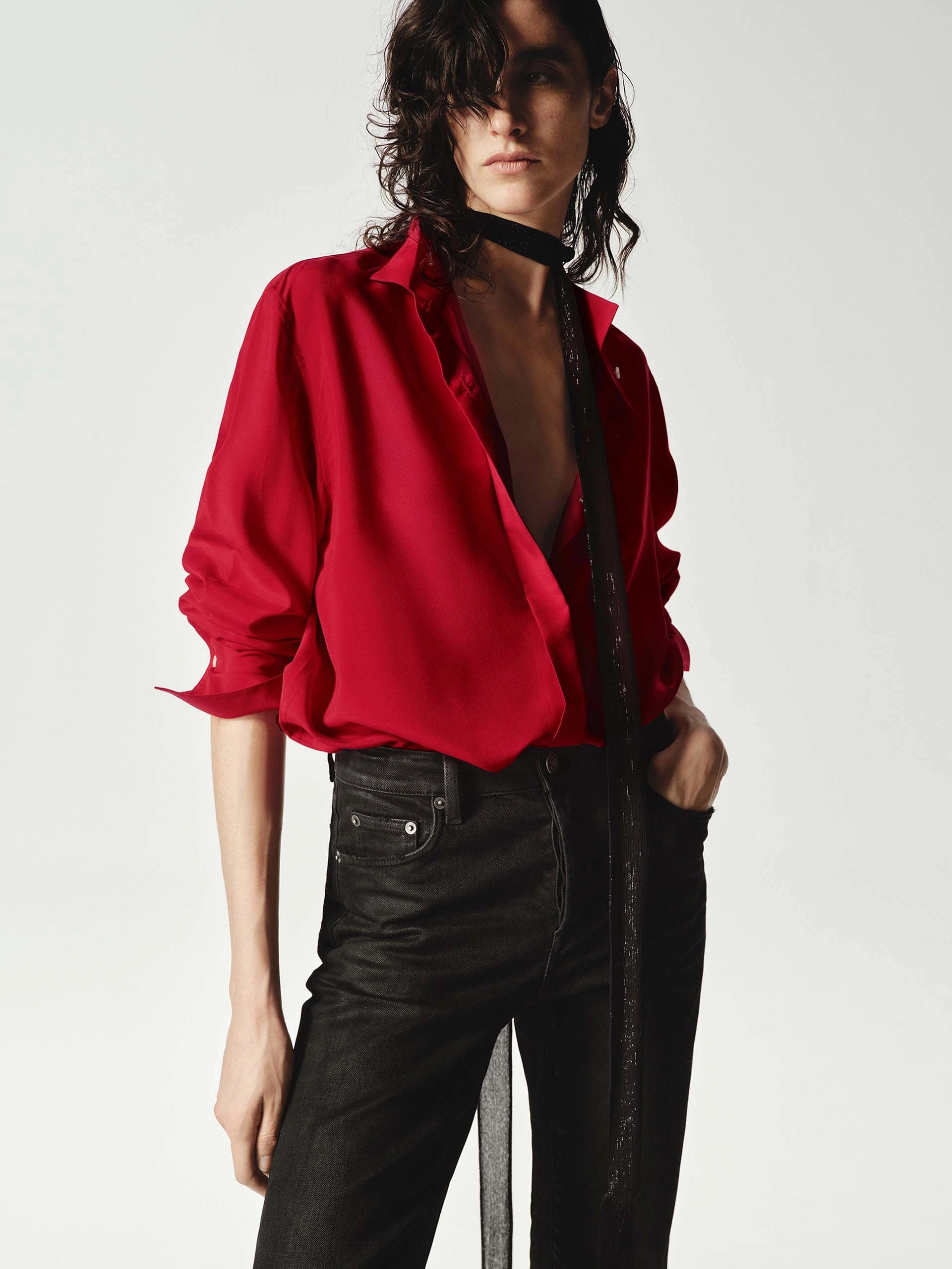 Relaxed Crew Neck Opening NoSlip Grip Classic Soft Silk Shirt