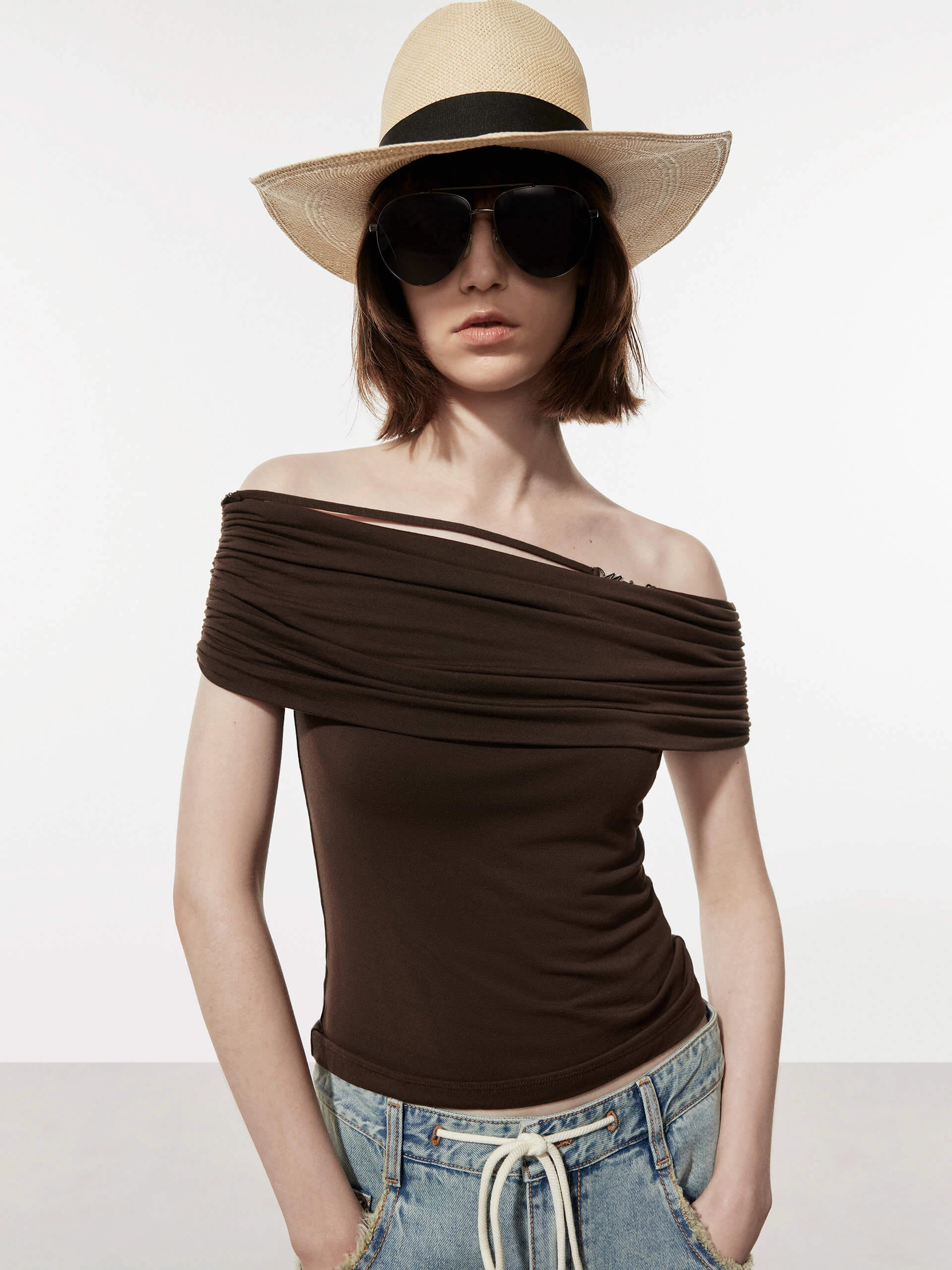 Off Shoulder Fitted Top Stretchable Material LightweightMaterial