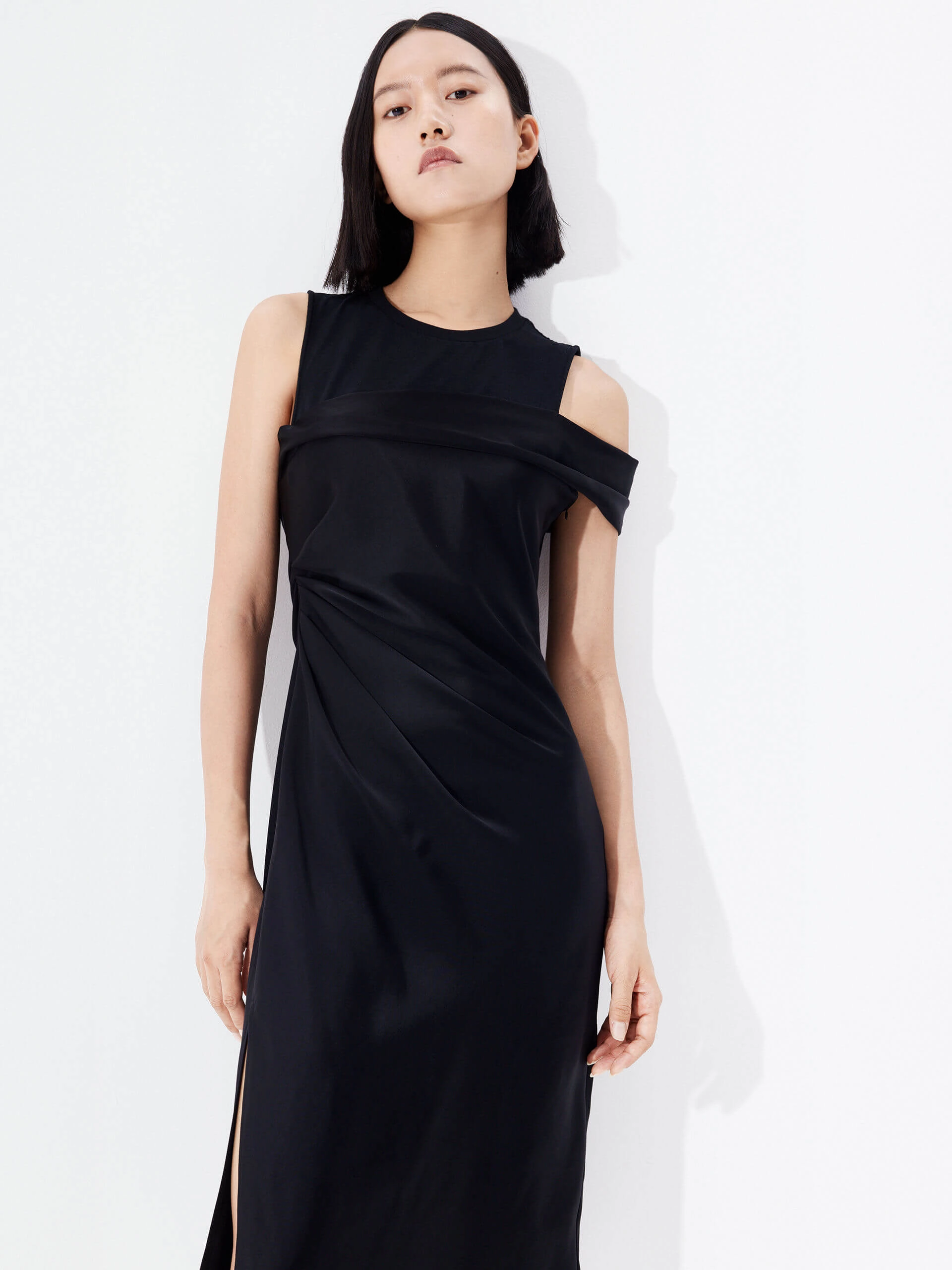 Simple Flow Silky texture Off Shoulder Pleated Dress