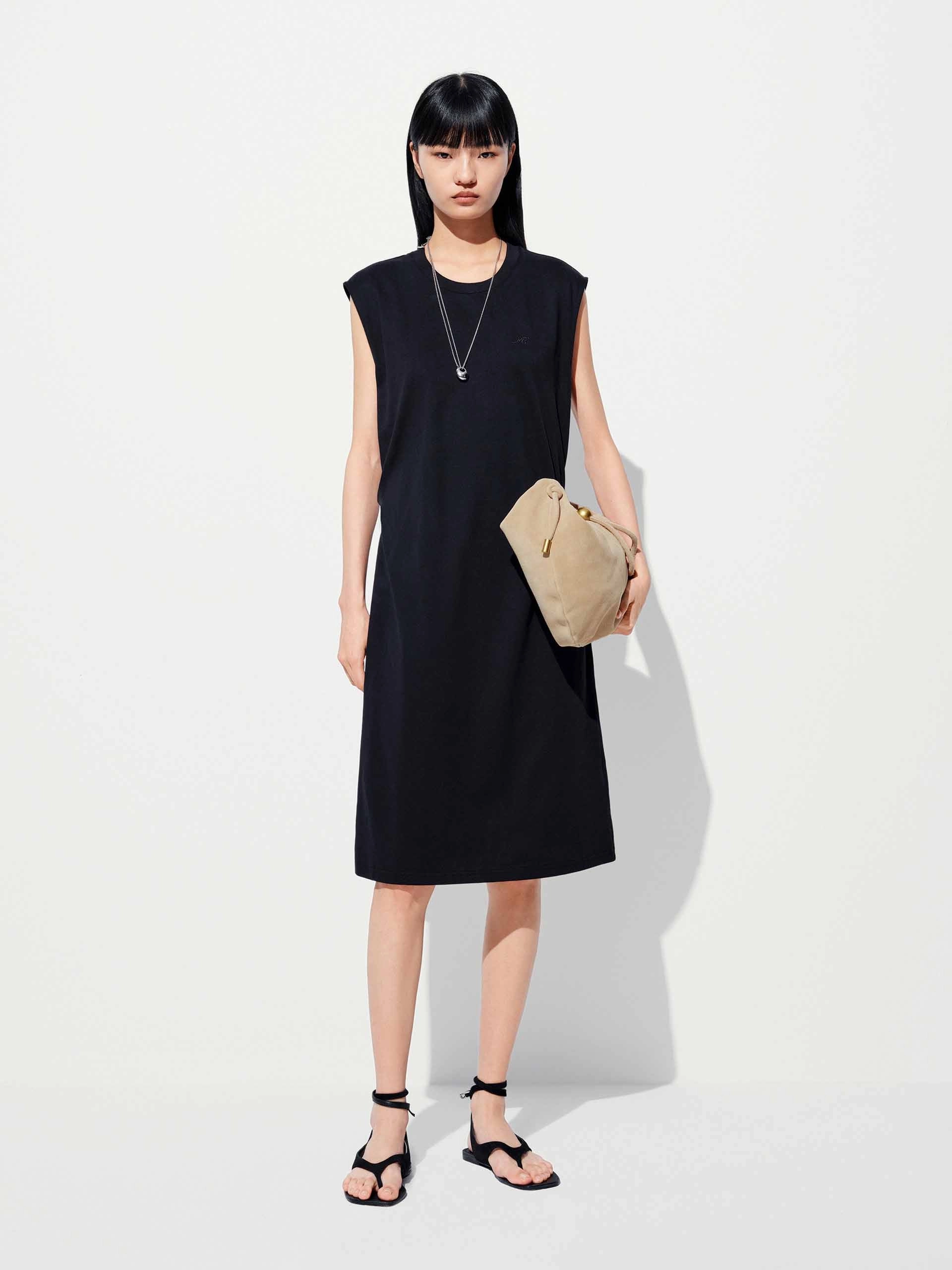 Round Neck Sleeveless Dress Fitted Style