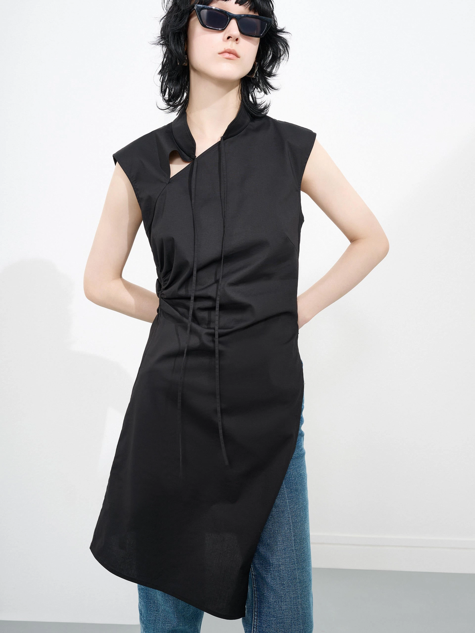 Pleated Slit Sleeveless Top Stretch Material