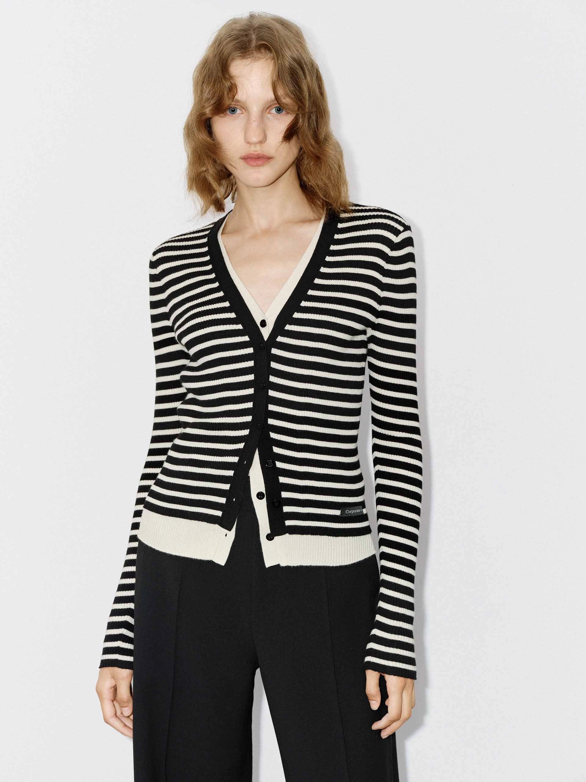 Contrast Detail V-neck Cardigan WrinkleResistantFinish