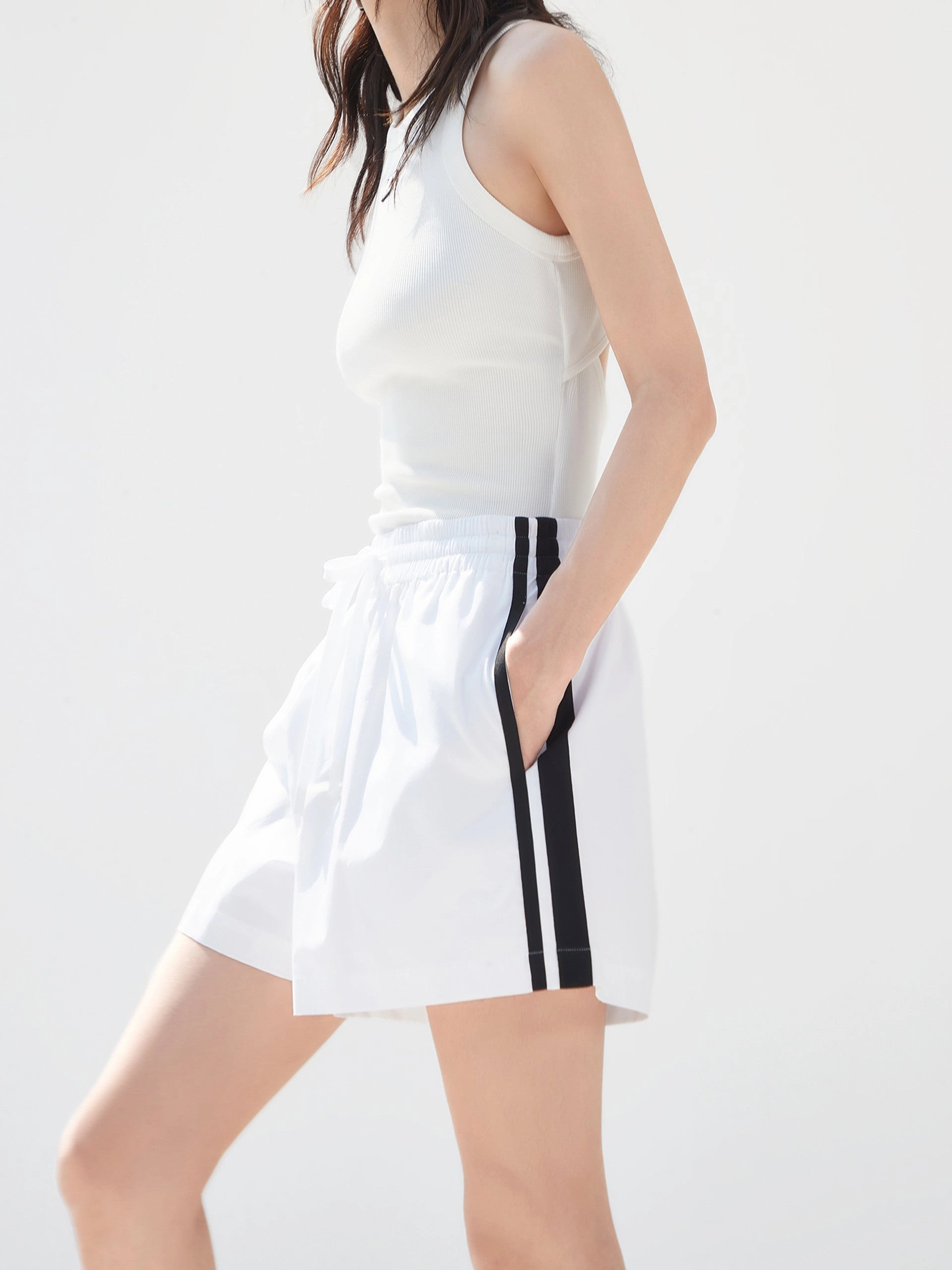 Casual Vibe Contrast Trim Drawstring Shorts