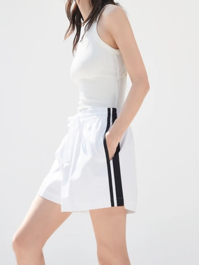 Relaxed Comfort Look Minimal Waistband Contrast Trim Drawstring Shorts