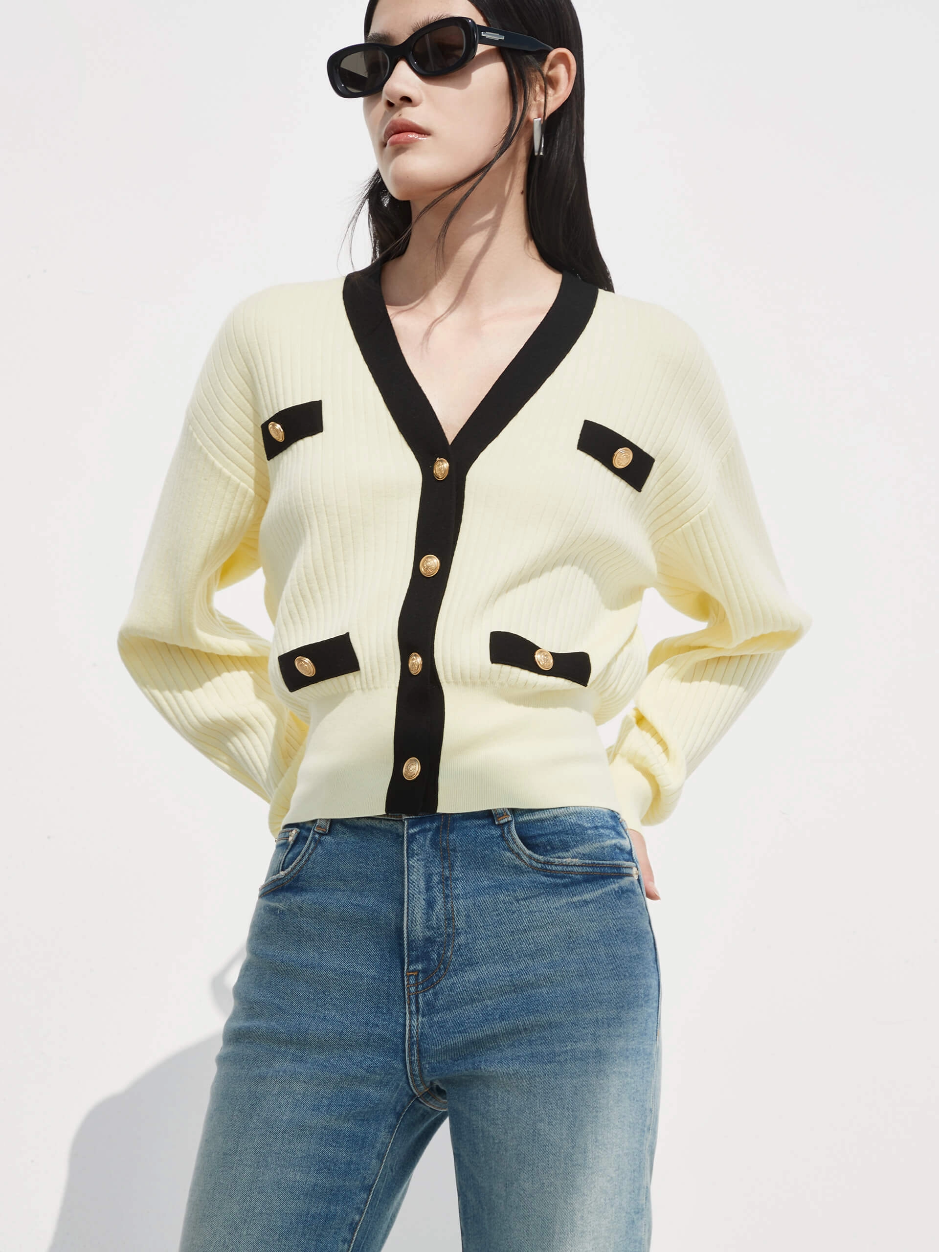 Contrast Topstitching Detail Flexible Design Contrast V-neck Metal Button Cardigan