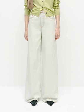 Relaxed Straight Leg Jeans Student Outfit Earthy Timeless Cut