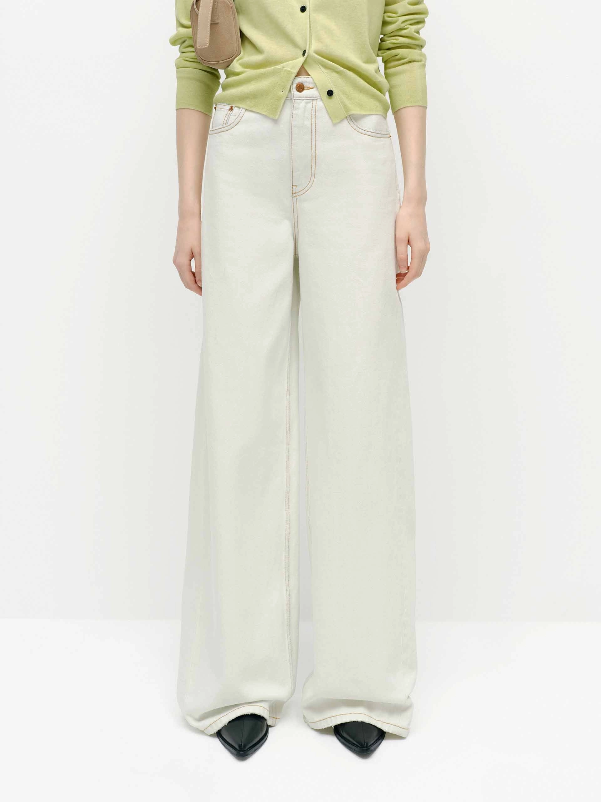 Relaxed Straight Leg Jeans Student Outfit Earthy Timeless Cut