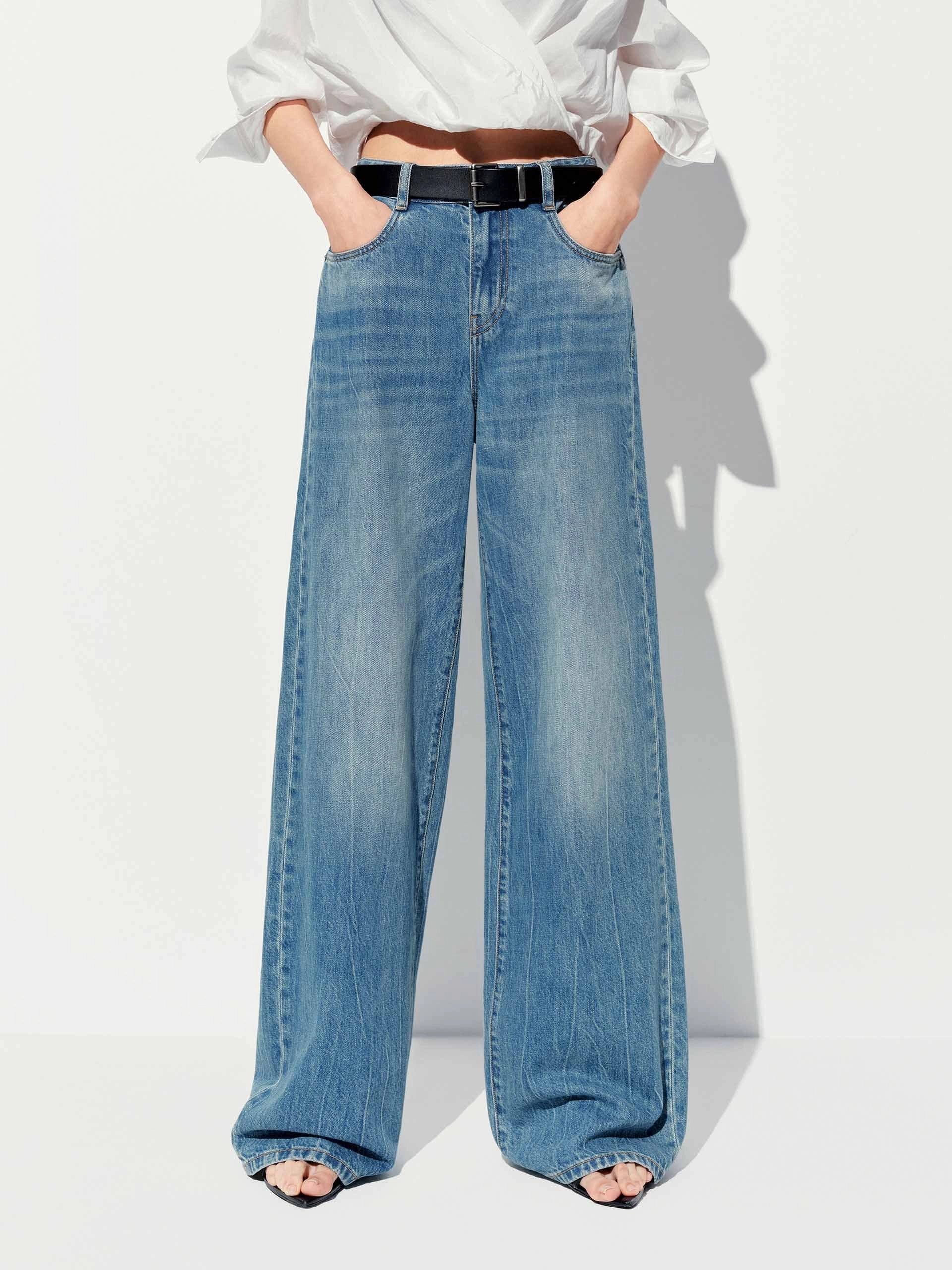 Relaxed Wide Leg Jeans Minimalist Style Festival Outfit Loose
