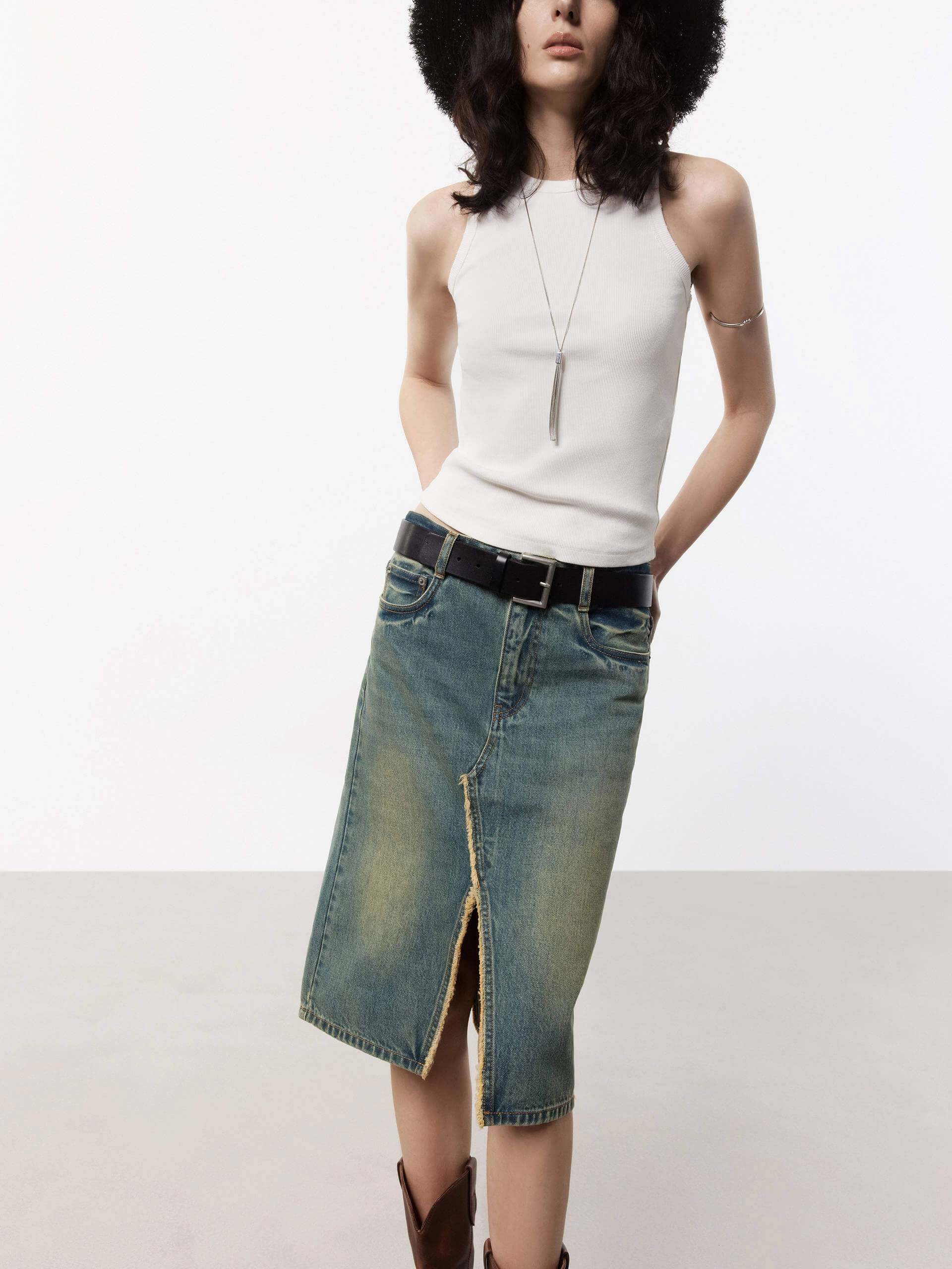 Tapered Cut Ribbed Knit Vest Top