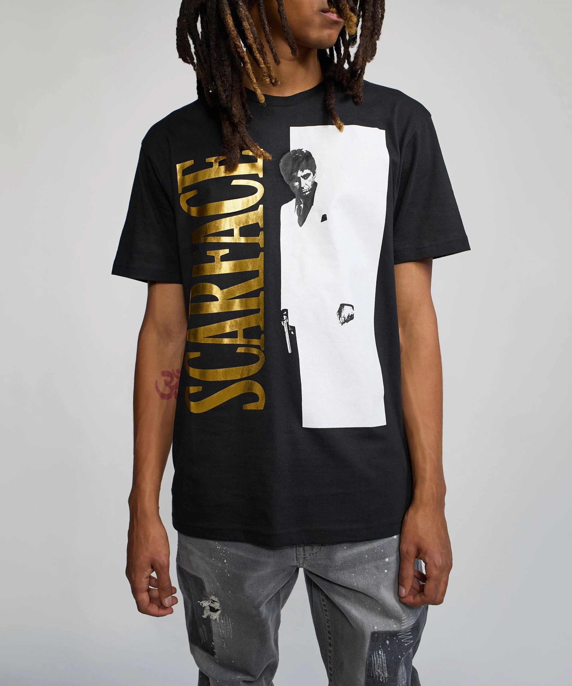SlimFitAdaptation NoTagLabel Scarface Gold Foil Short Sleeve Tee - Black