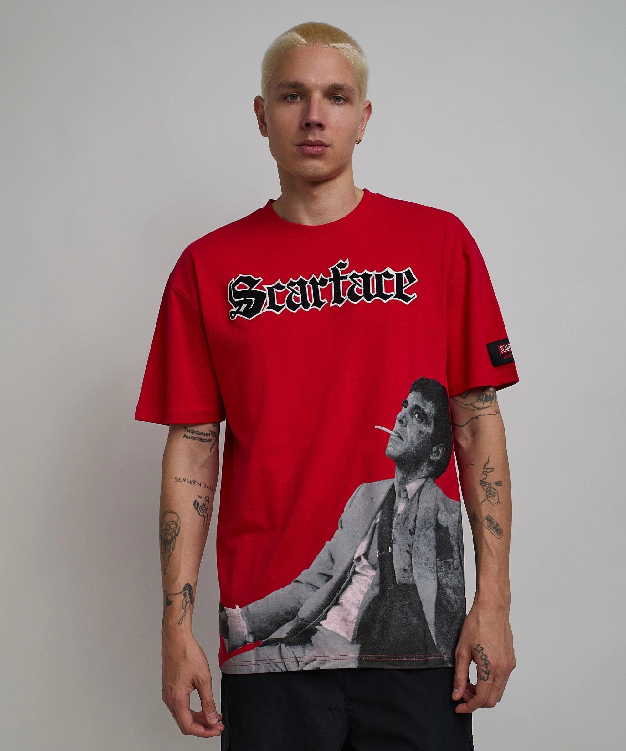 Comfortable Collar AntiStatic Treatment Scarface Old English Short Sleeve Tee - Red