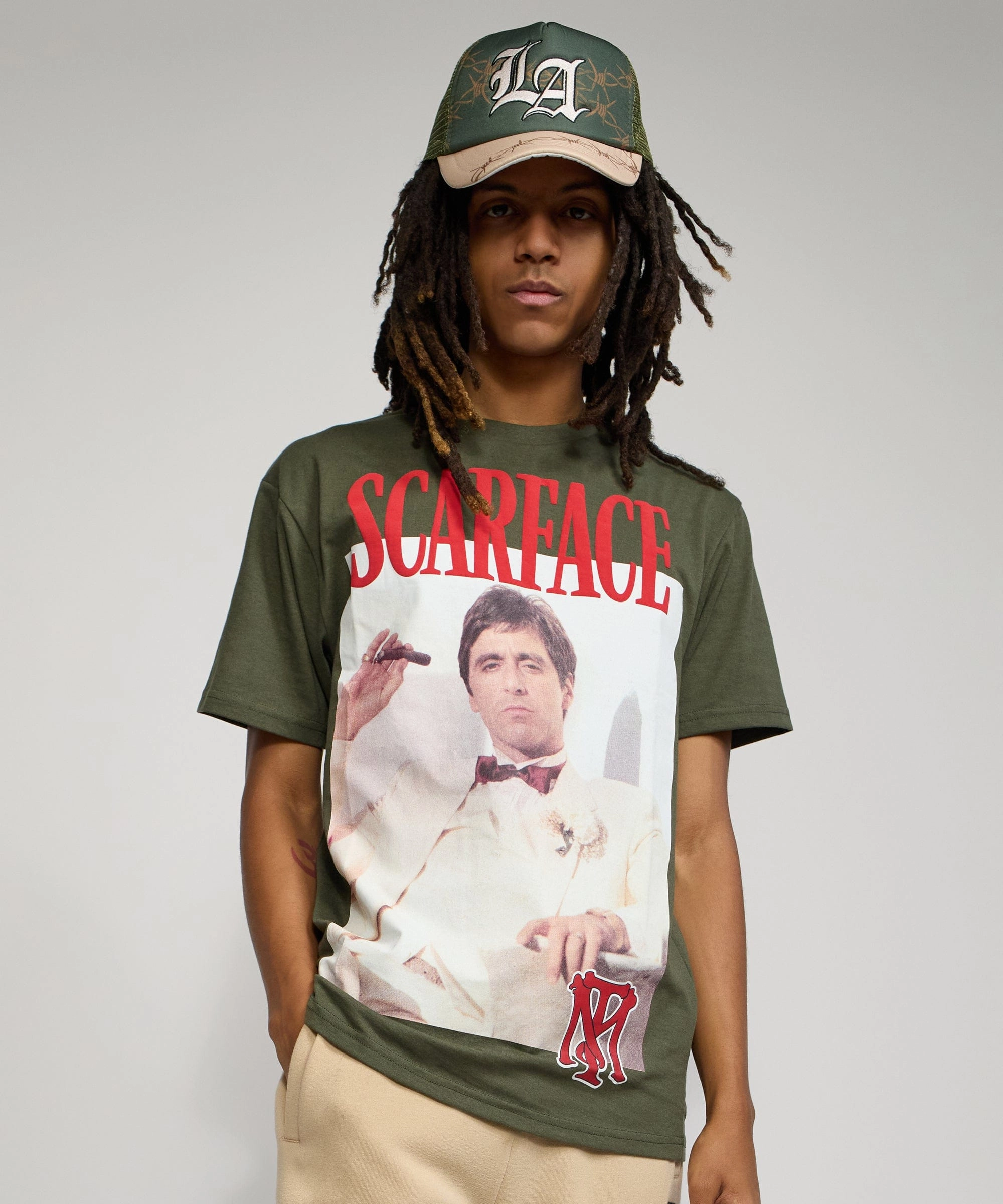 LaserCut Edges Compact Thermal Insulation Scarface White Suit Short Sleeve Tee - Olive Green