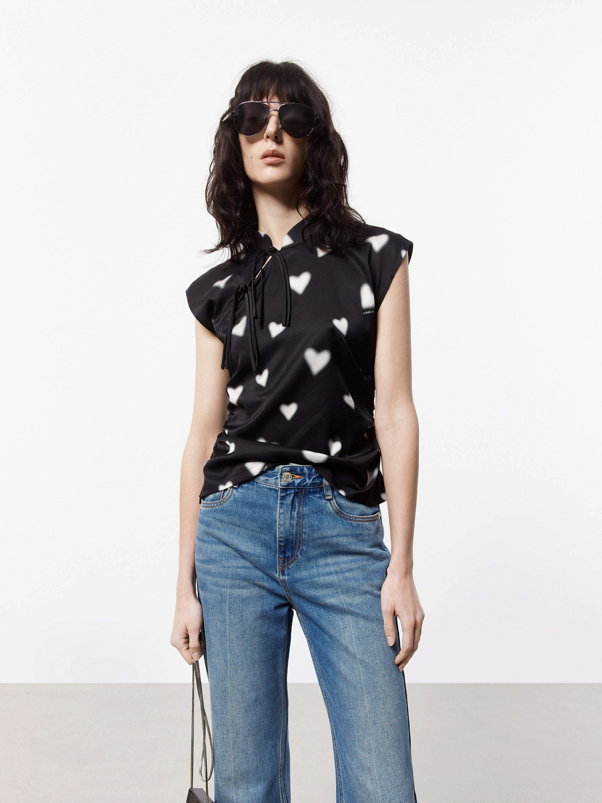 MultiPanelConstruction Heart Print Sleeveless Top