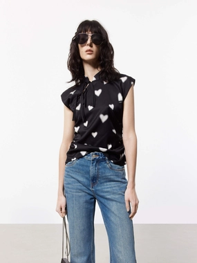 Heart Print Sleeveless Top LayeringFriendly Weight