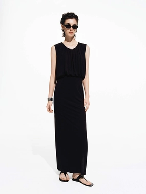 ReinforcedHem Travel Essential Side Slit Sleeveless Dress