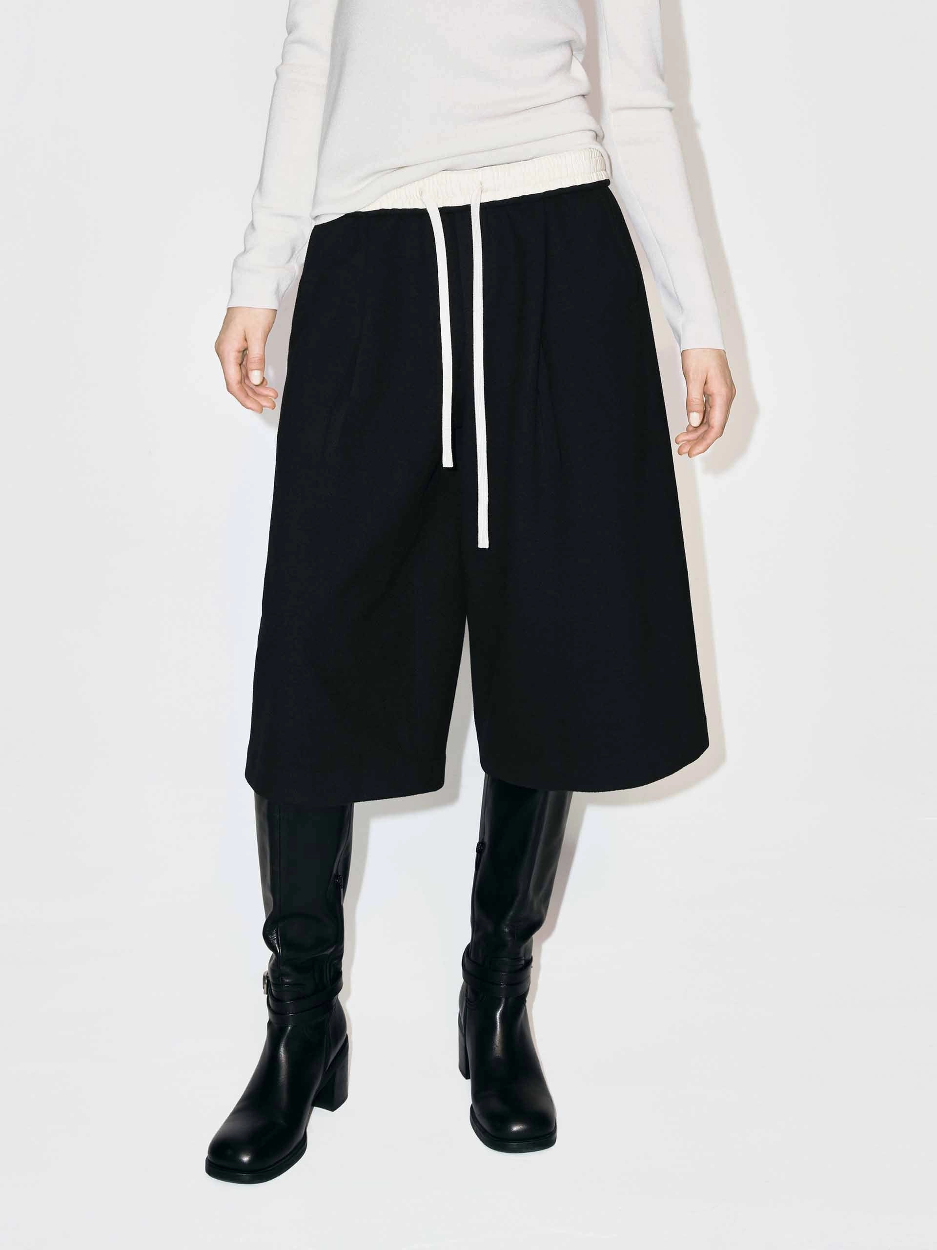 Minimal Style Sporty Comfort Fit Relaxed Midi Length Shorts