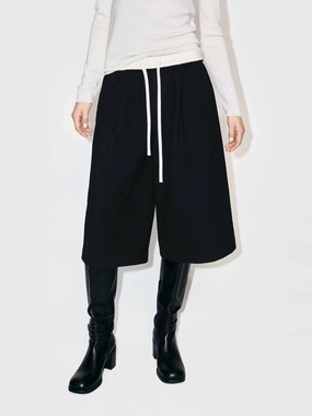 Minimal Style Sporty Comfort Fit Relaxed Midi Length Shorts