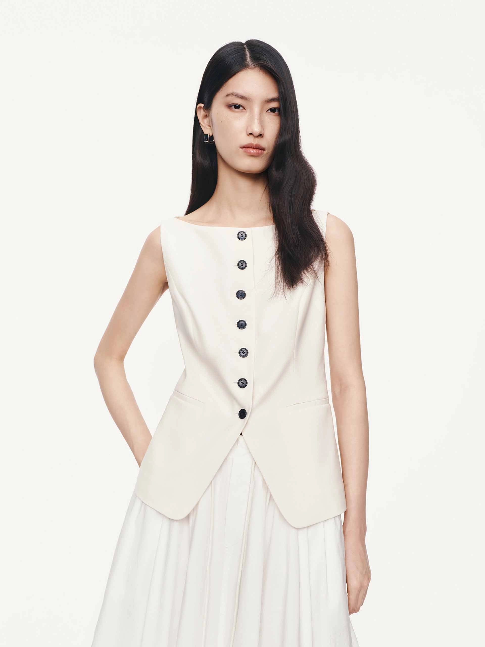Hybrid Fabric Blend StretchComfortDesign Sleeveless Boat Neck Top