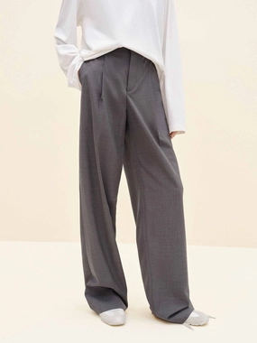 Low Bulk Pleated Straight Trousers