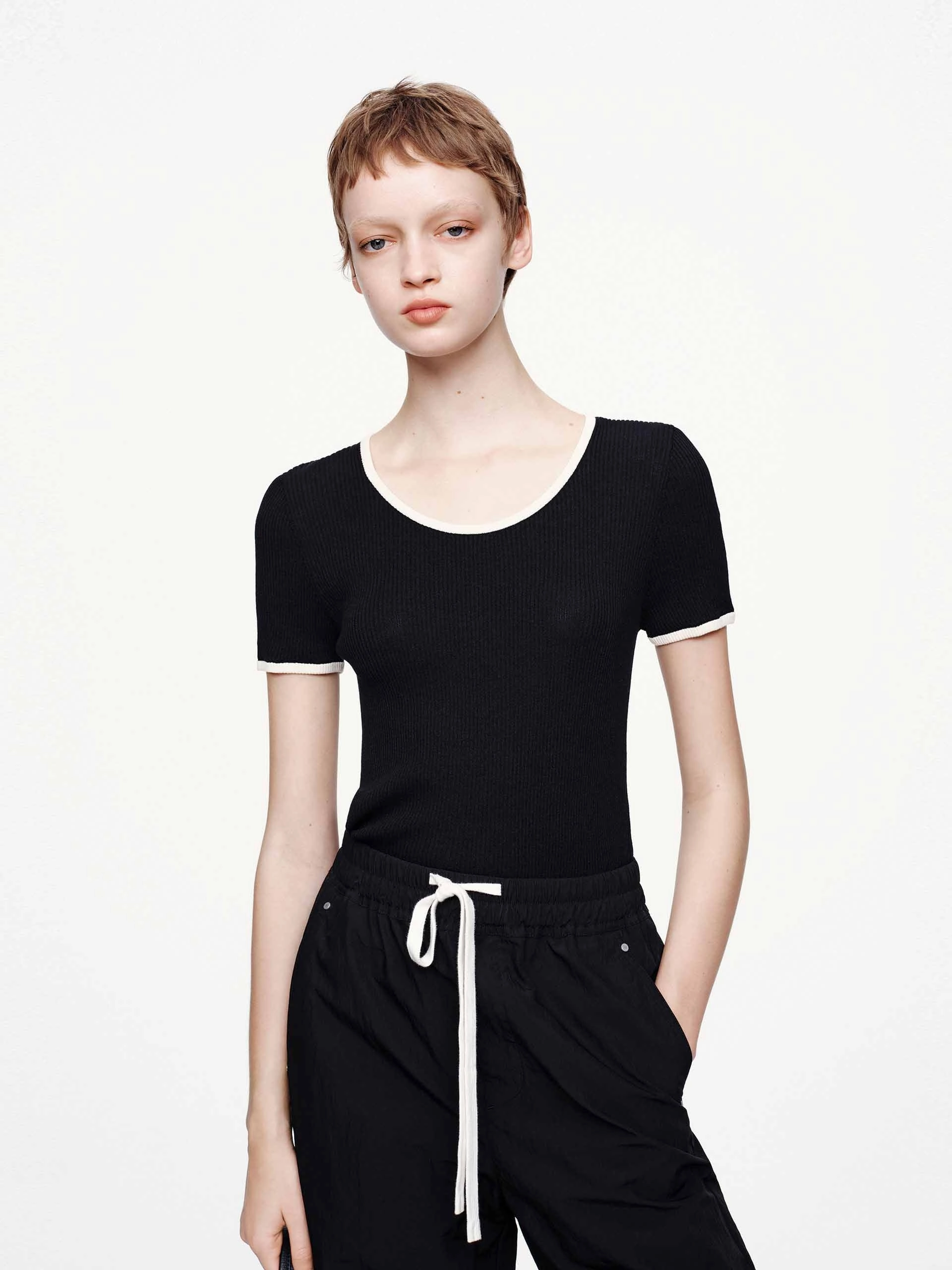 Loose cut TexturedSurface Contrast Crewneck Knitted Top