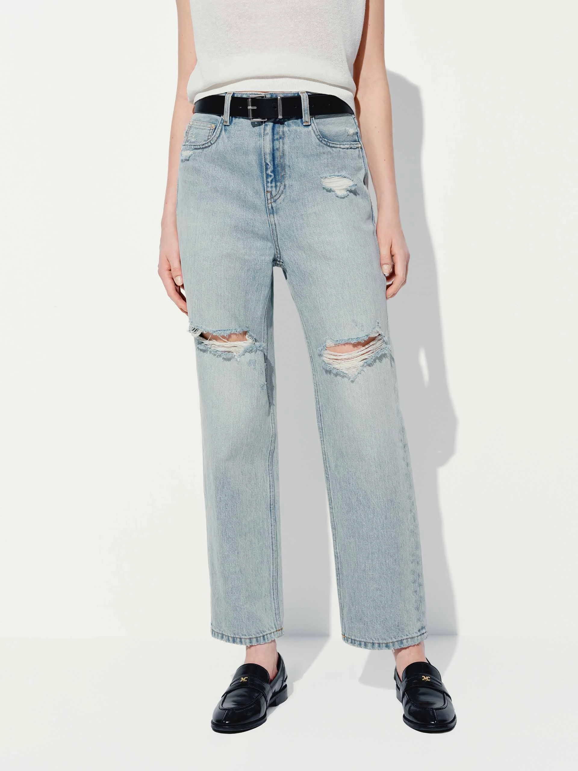 Flexibility Fit Tagless label Straight Leg Destroyed Jeans