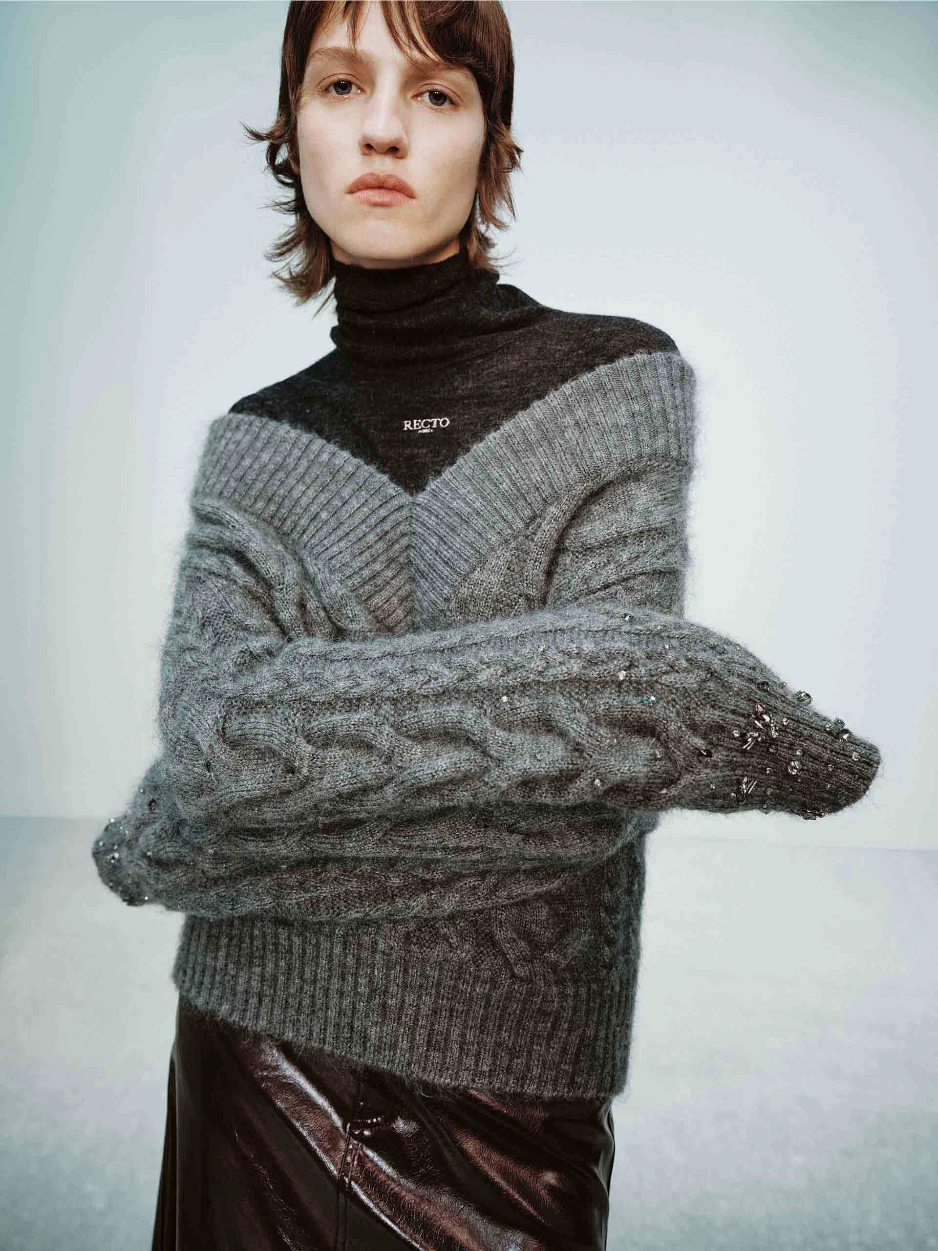 Scoop Neck Shape RollUpCuff V-neck Cable Knit Sweater